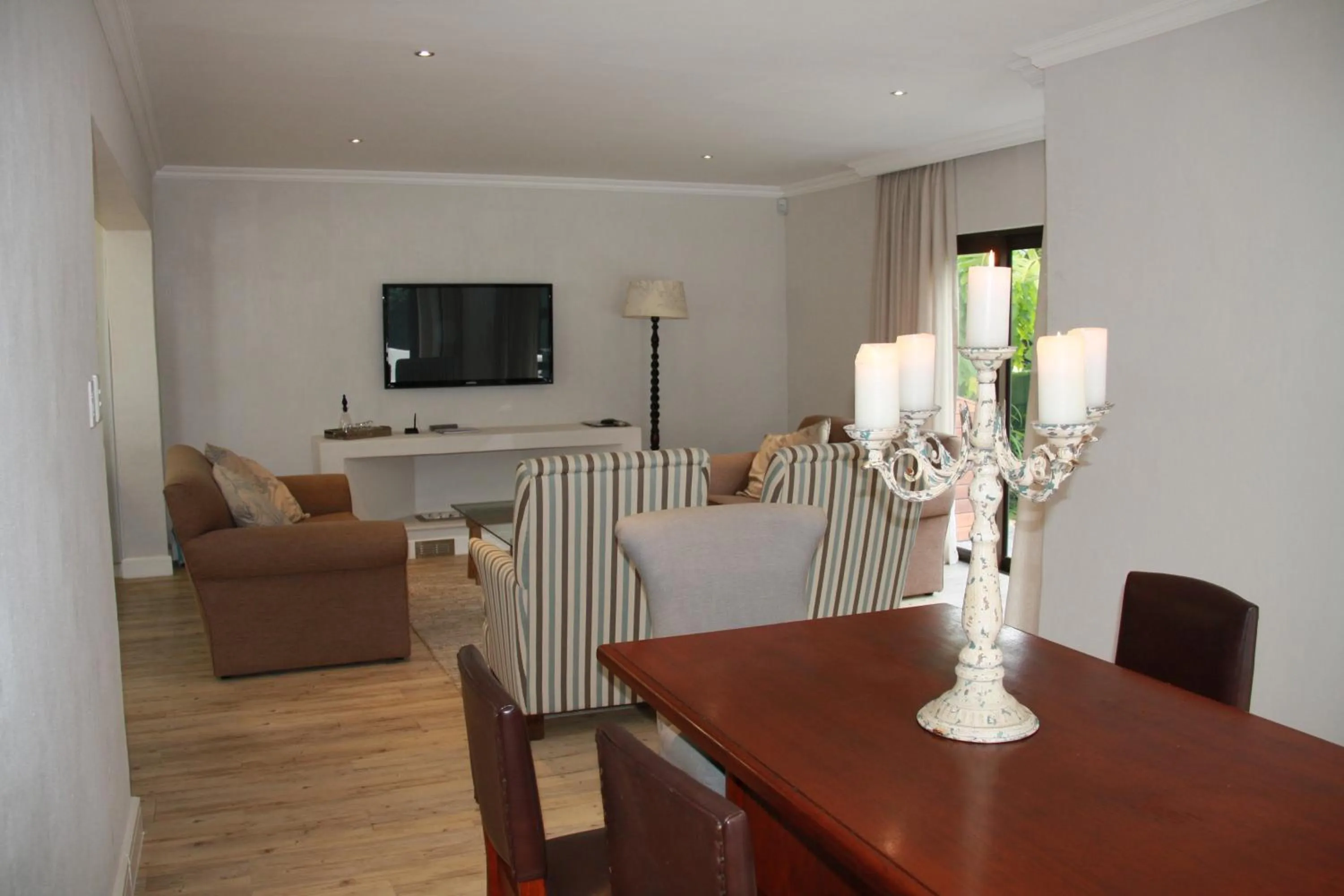 TV and multimedia in Supertubes Guesthouse