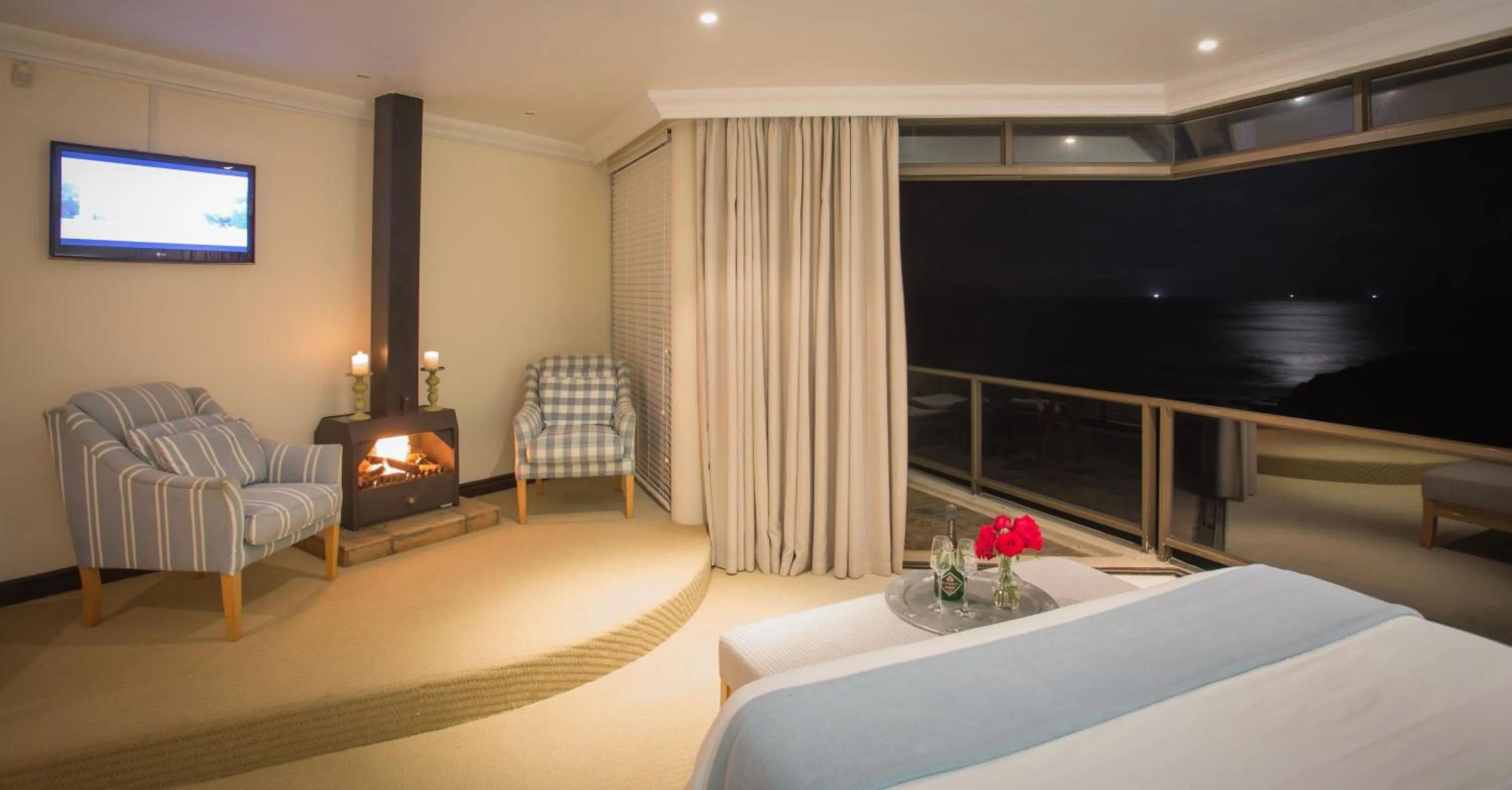 Night, Bed in Supertubes Guesthouse