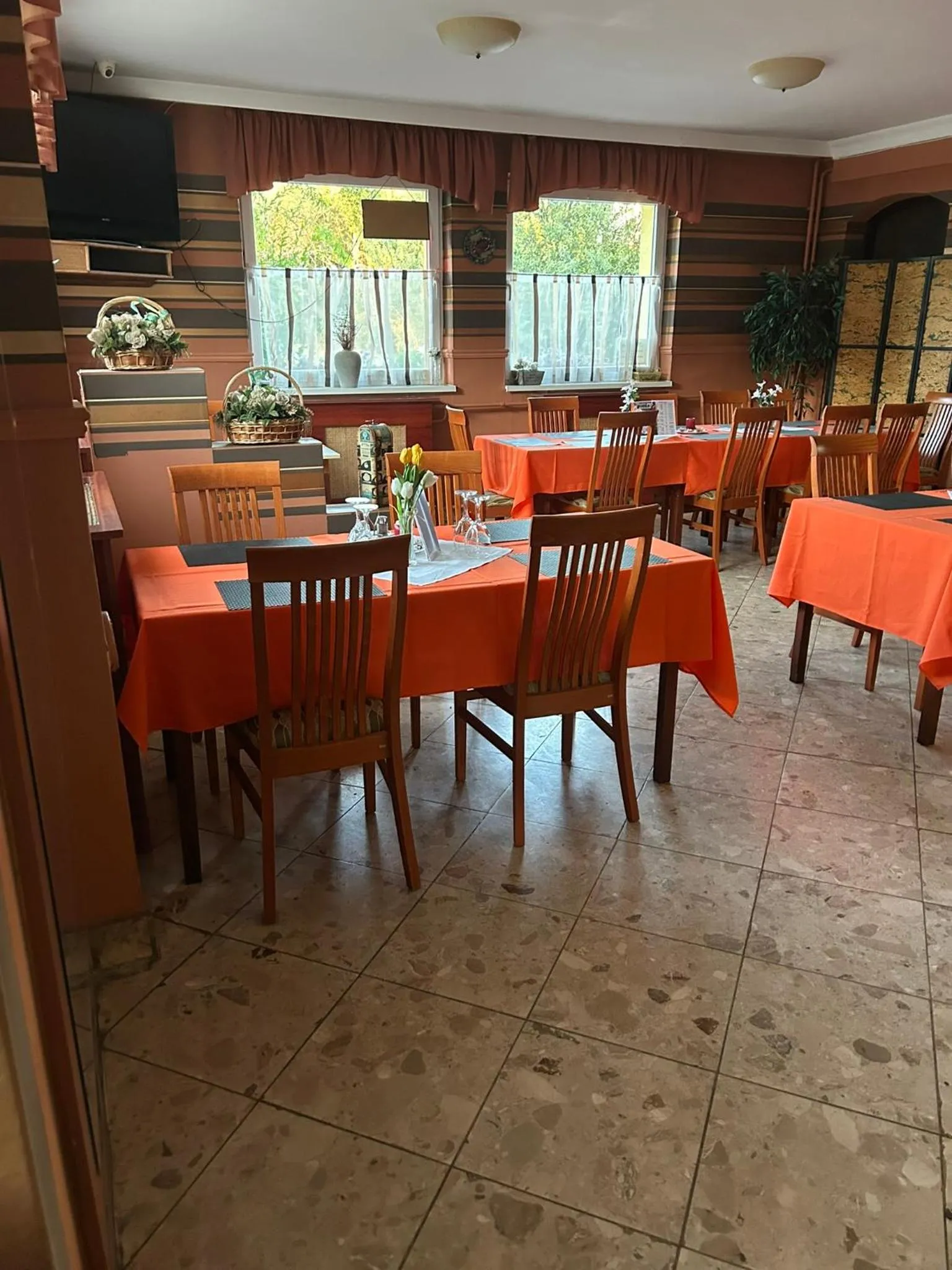 Restaurant/places to eat in Romantik Étterem - Panzió