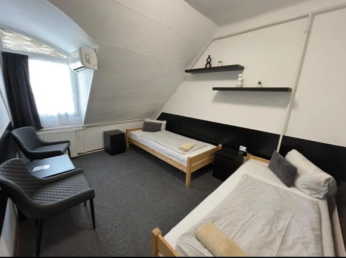 Photo of the whole room, Bed in Romantik Étterem - Panzió