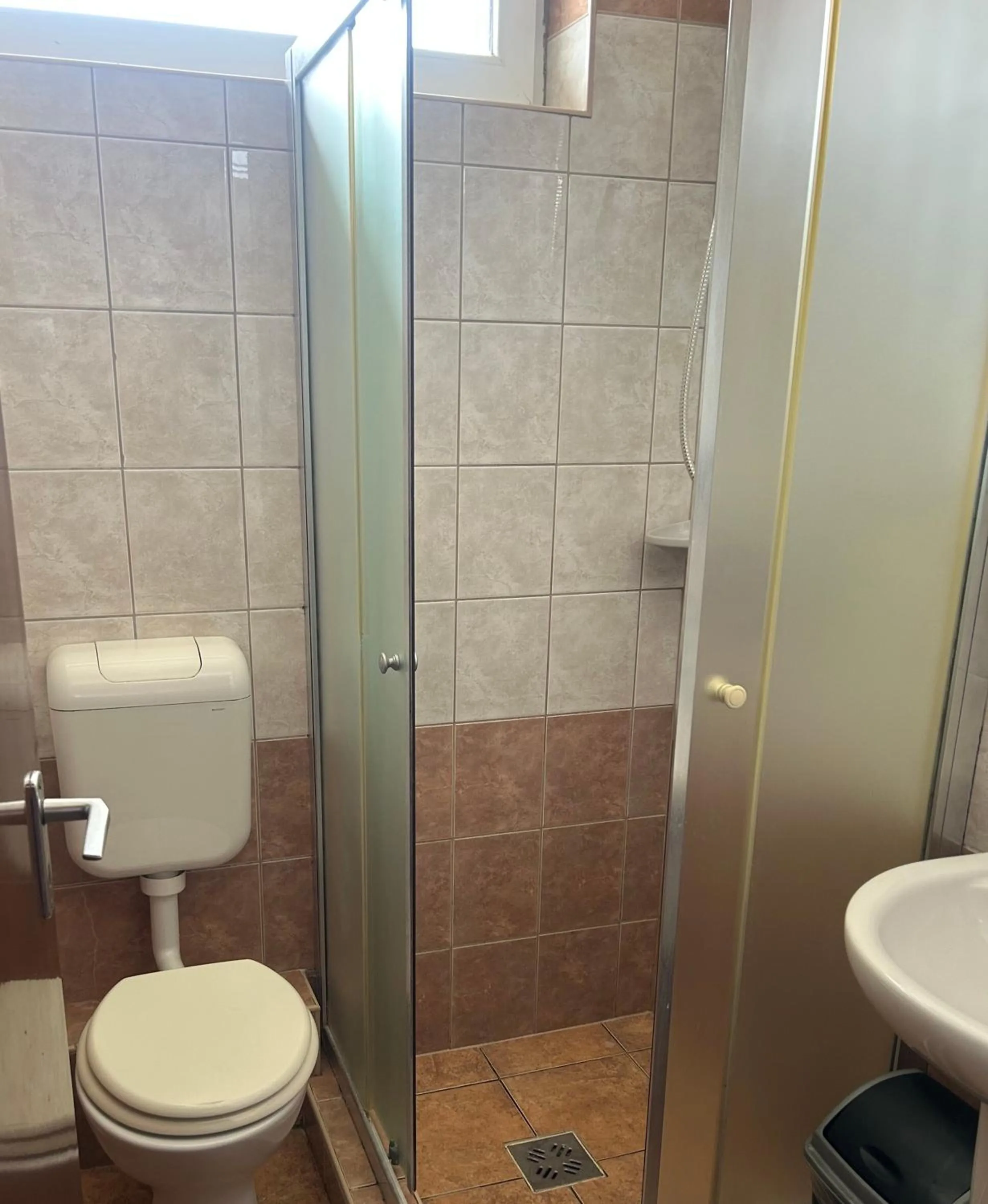 Shower in Romantik Étterem - Panzió