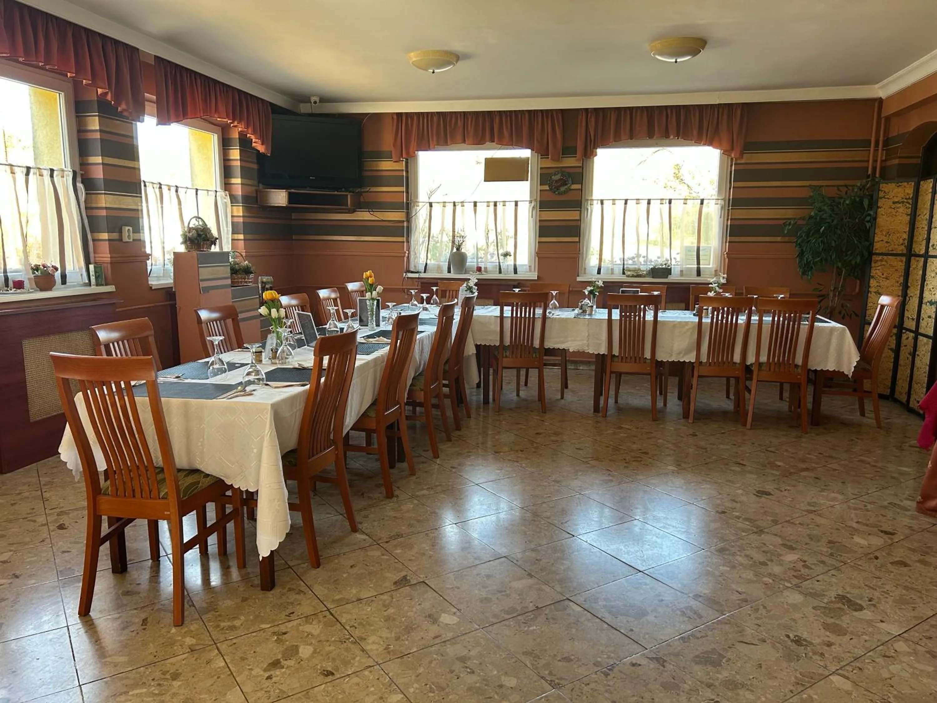 Restaurant/places to eat in Romantik Étterem - Panzió