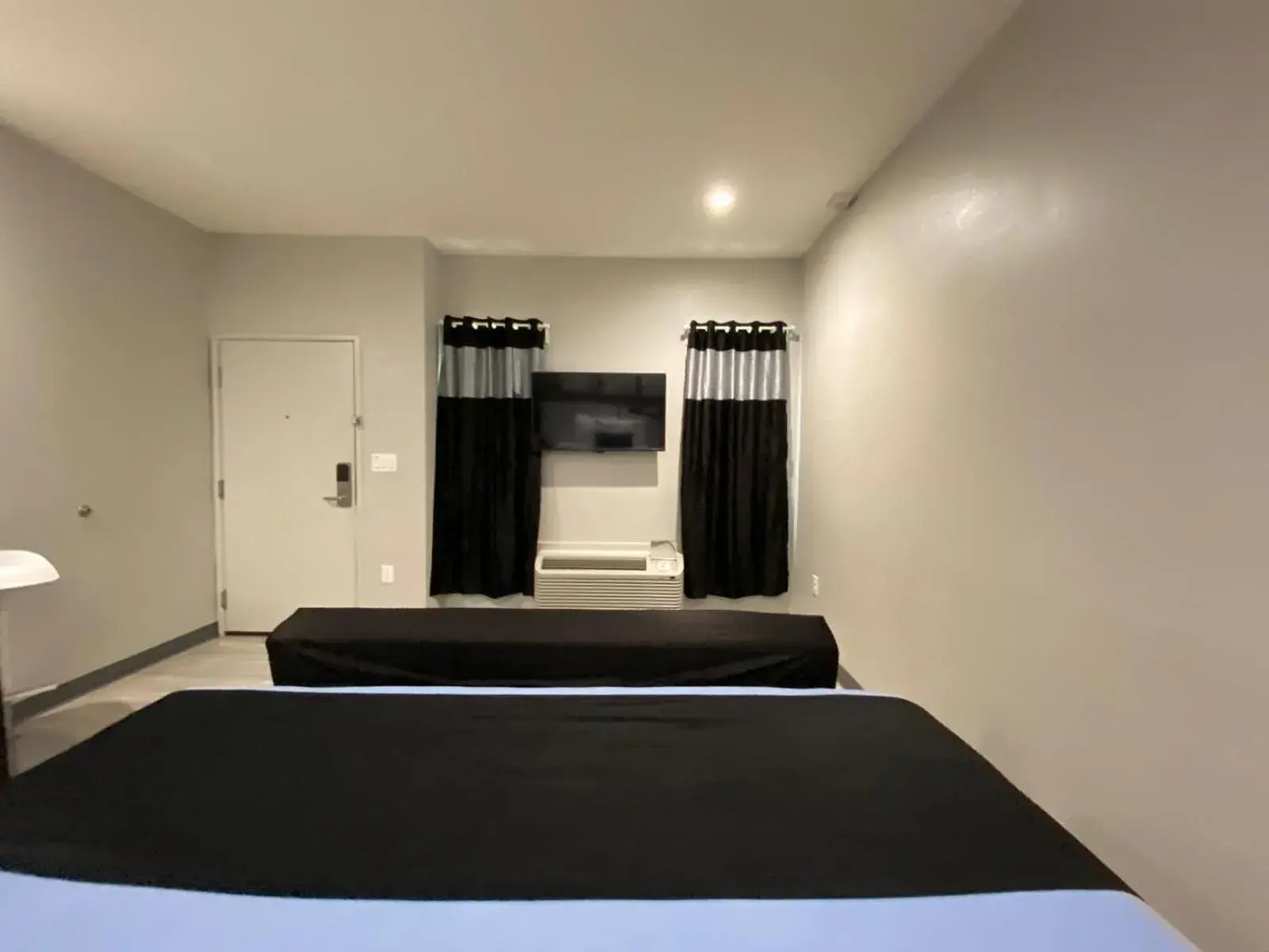 King Room - Non-Smoking in Crystal Inn - Sugarland King Room - Non-Smoking in Crystal Inn - Sugarland