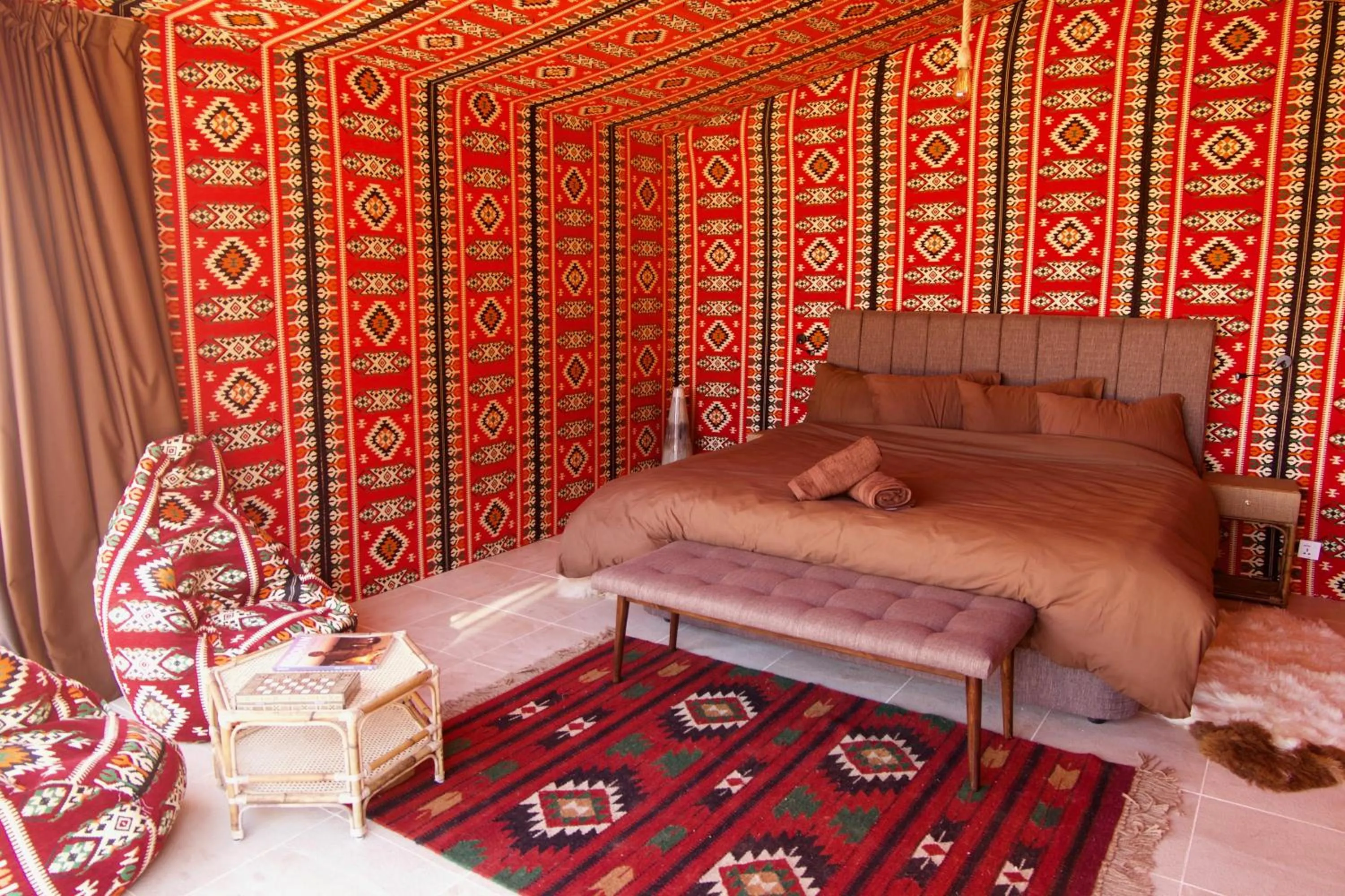 Bed in Arabian Nights