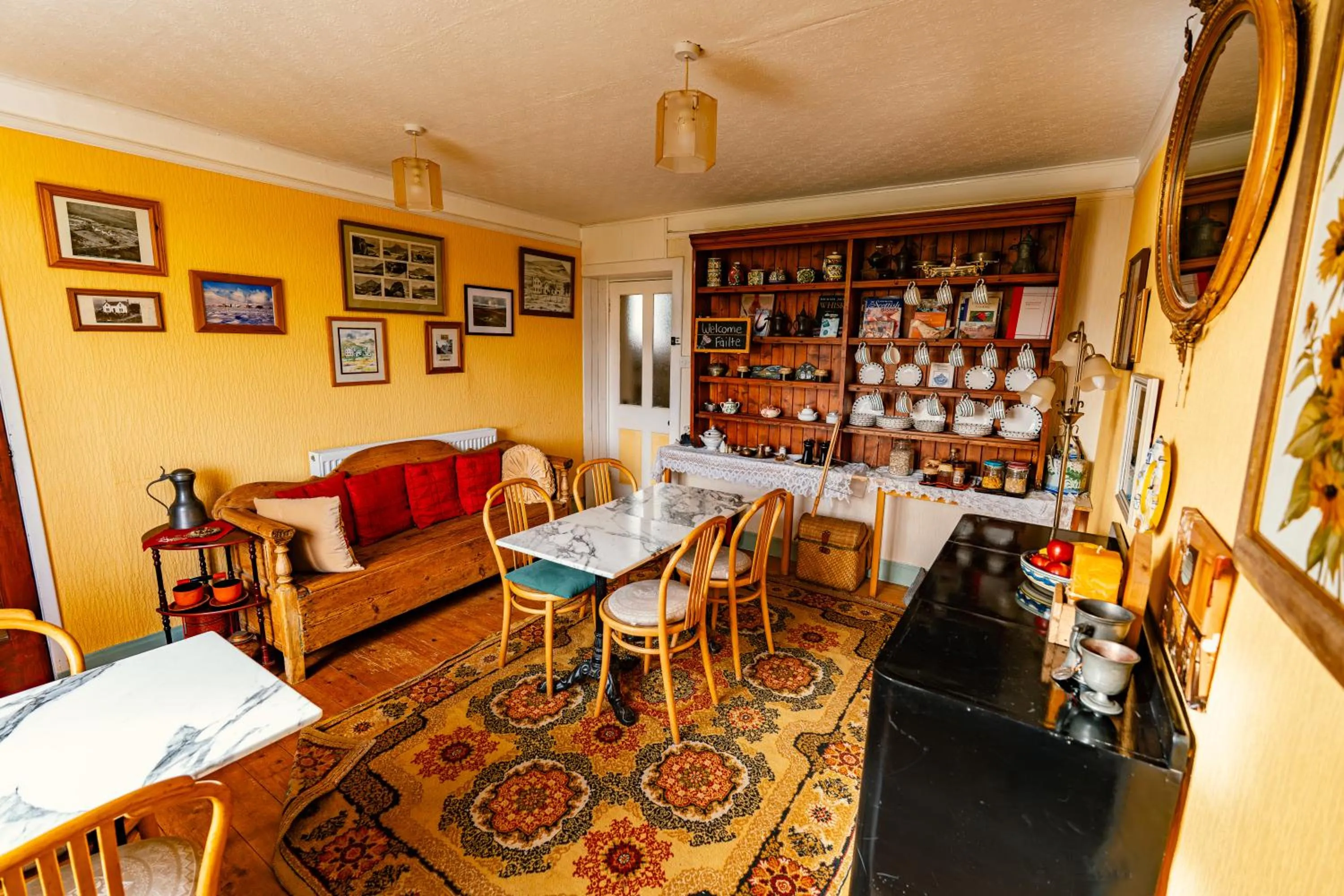 Restaurant/places to eat in Garvault House