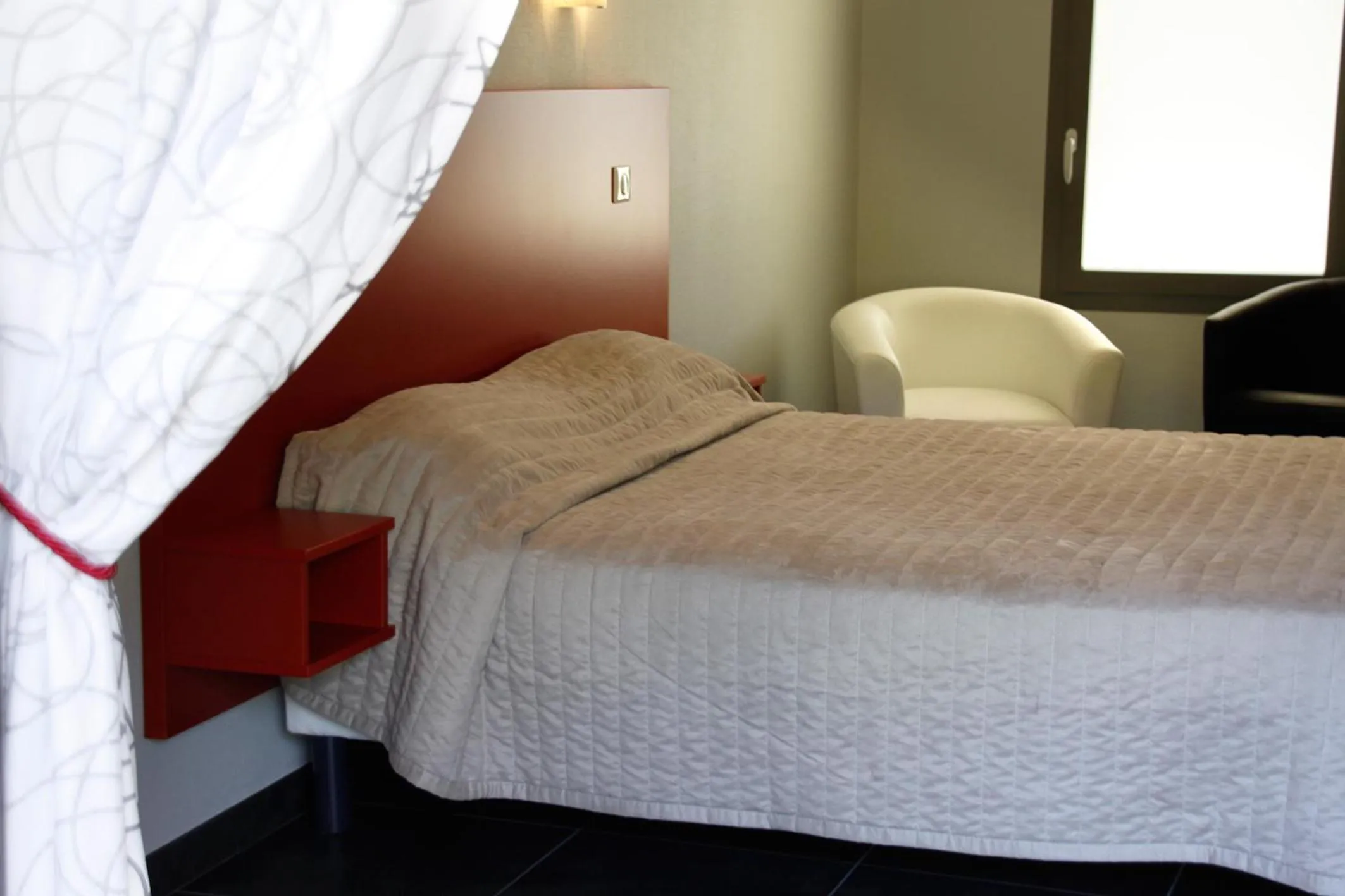 Bed in Logis Hotels - Hôtel et Restaurant Le Relais des Garrigues
