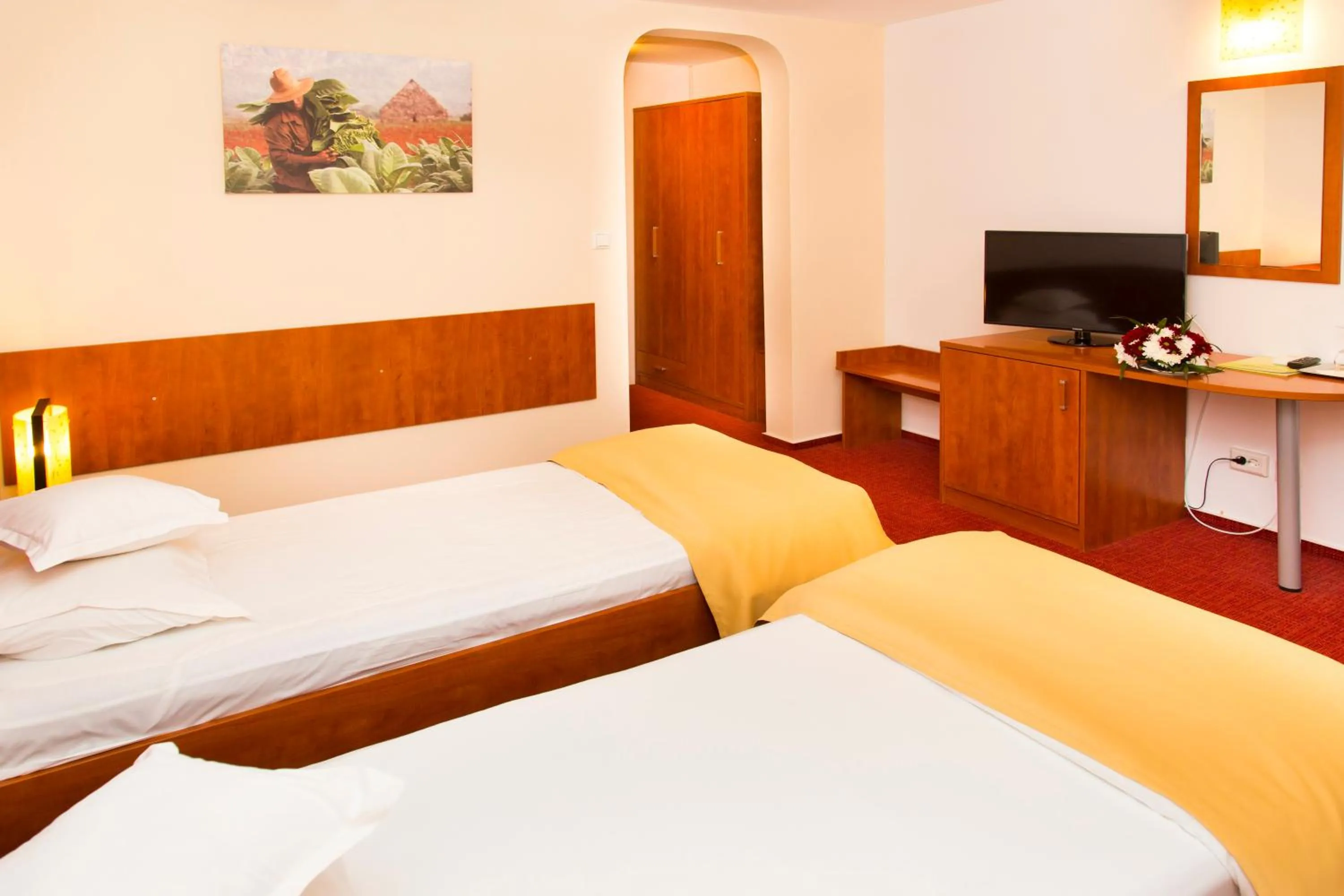 Bedroom, Bed in Hotel Herastrau