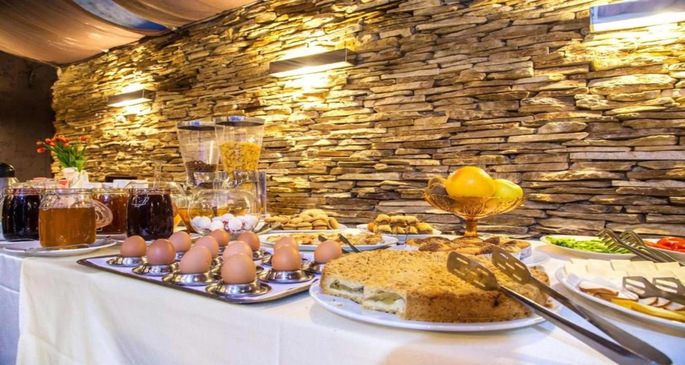 Breakfast in Art Plaza Hotel