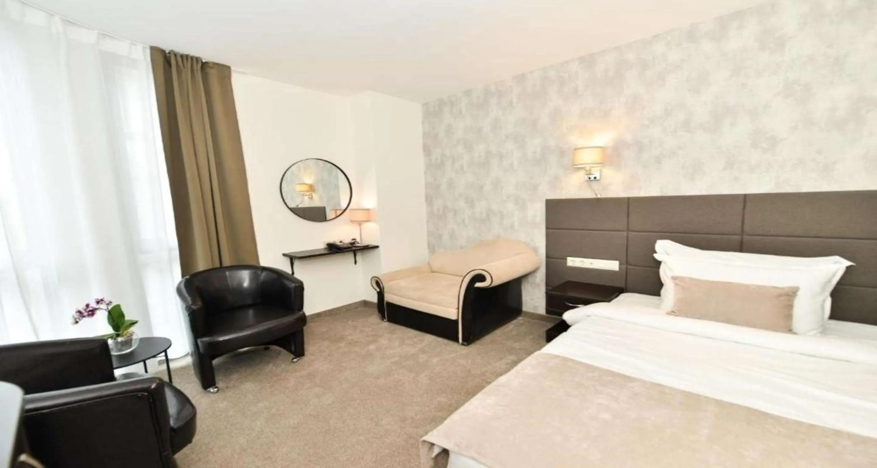 Bedroom, Bed in Art Plaza Hotel