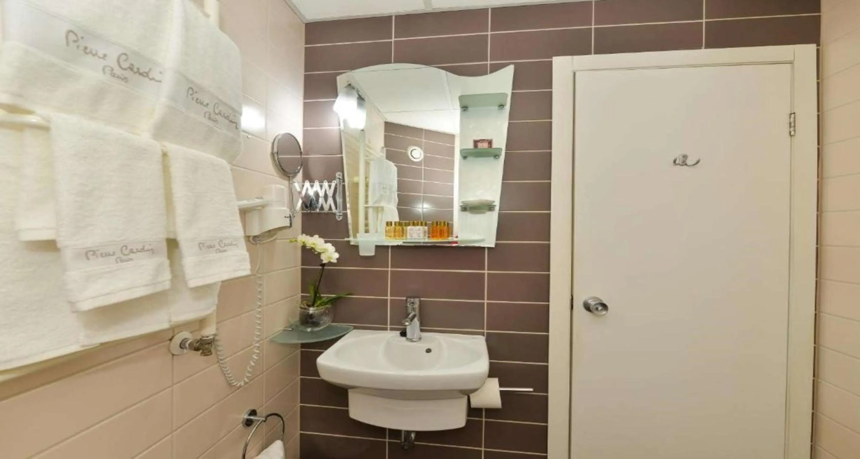 Bathroom in Art Plaza Hotel