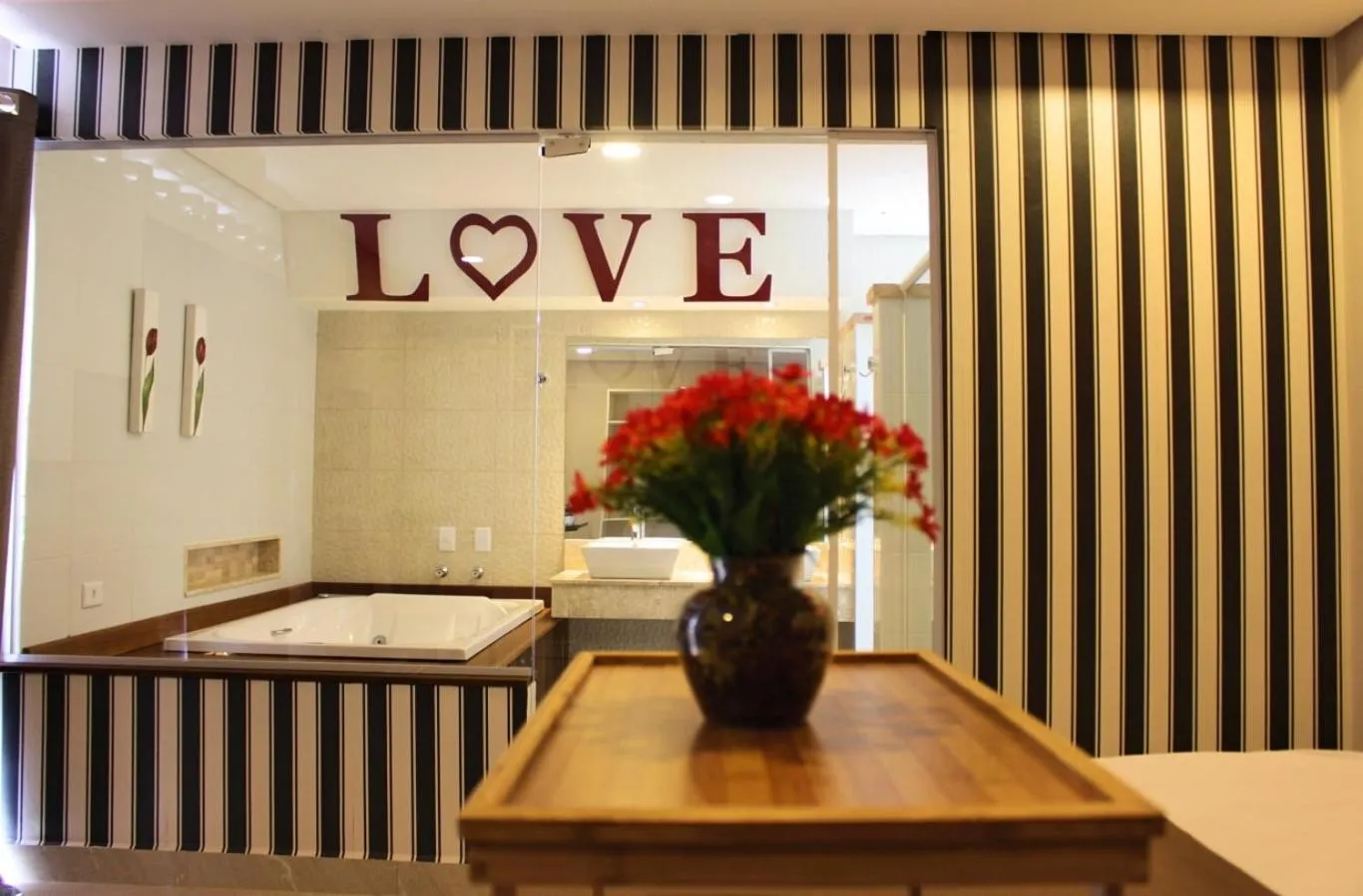 Decorative detail in Don Marcos Hotel com Restaurante e Pizzaria