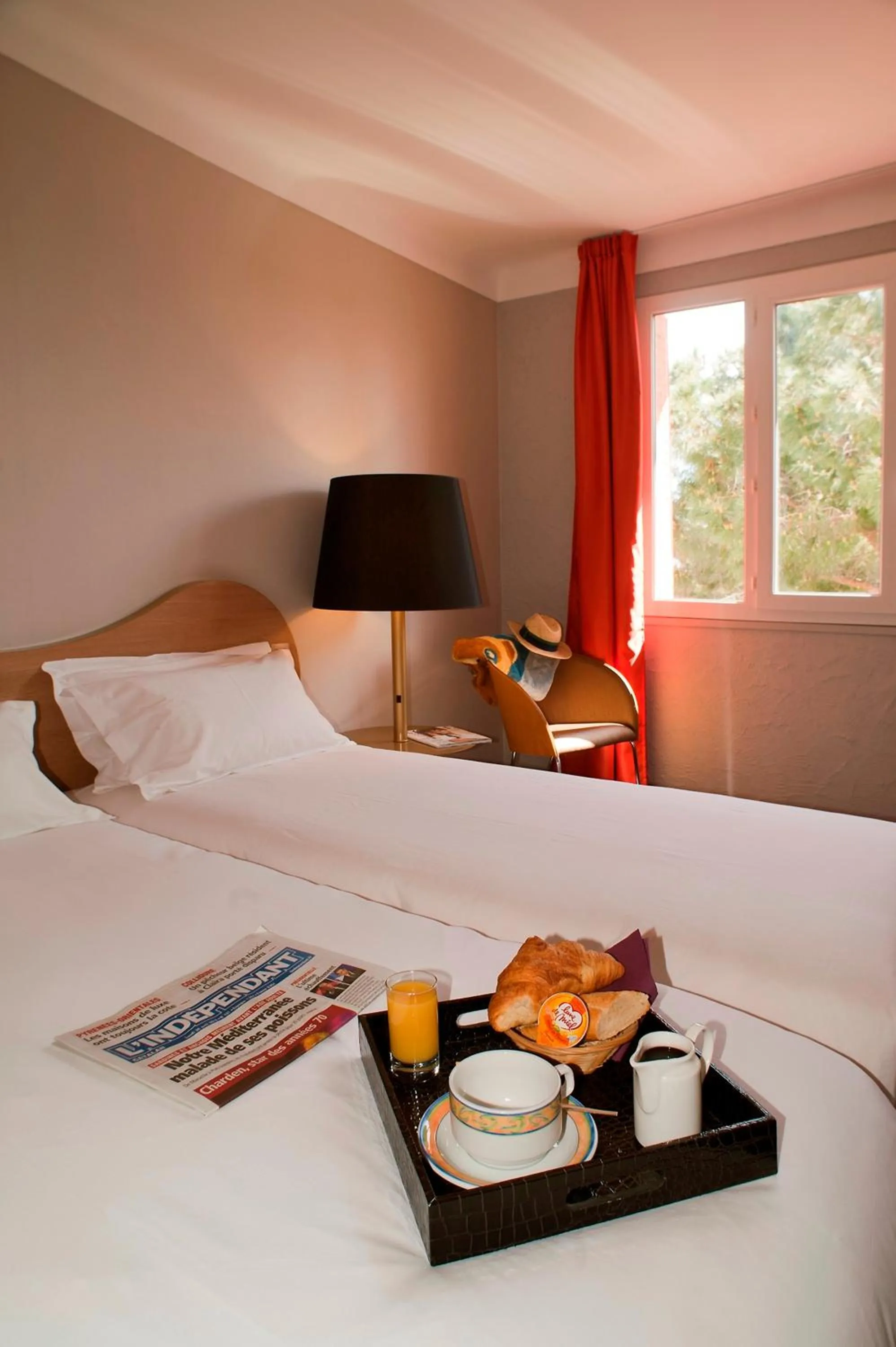 Bedroom, Bed in Hôtel Beau Rivage