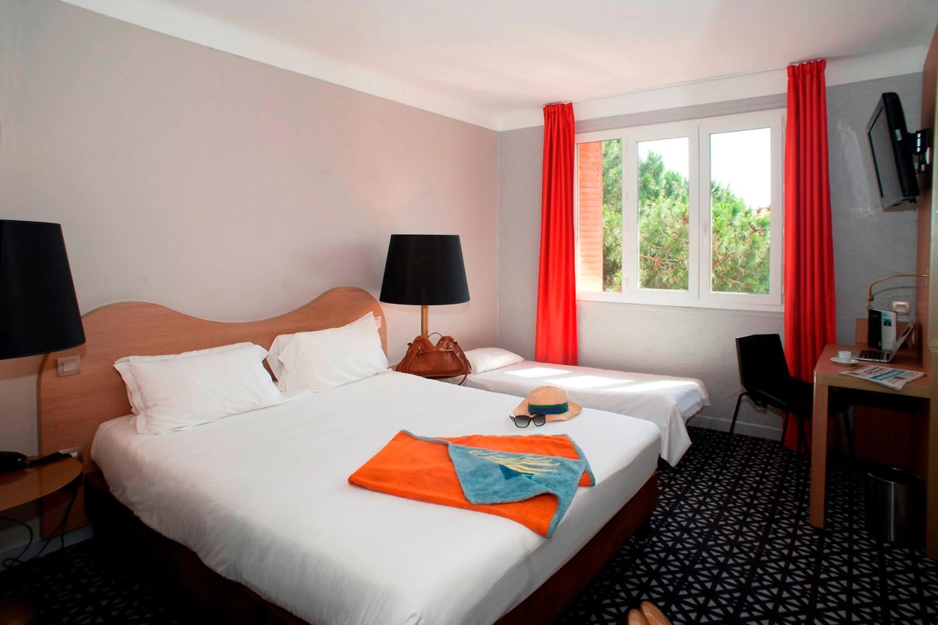 Bedroom, Bed in Hôtel Beau Rivage