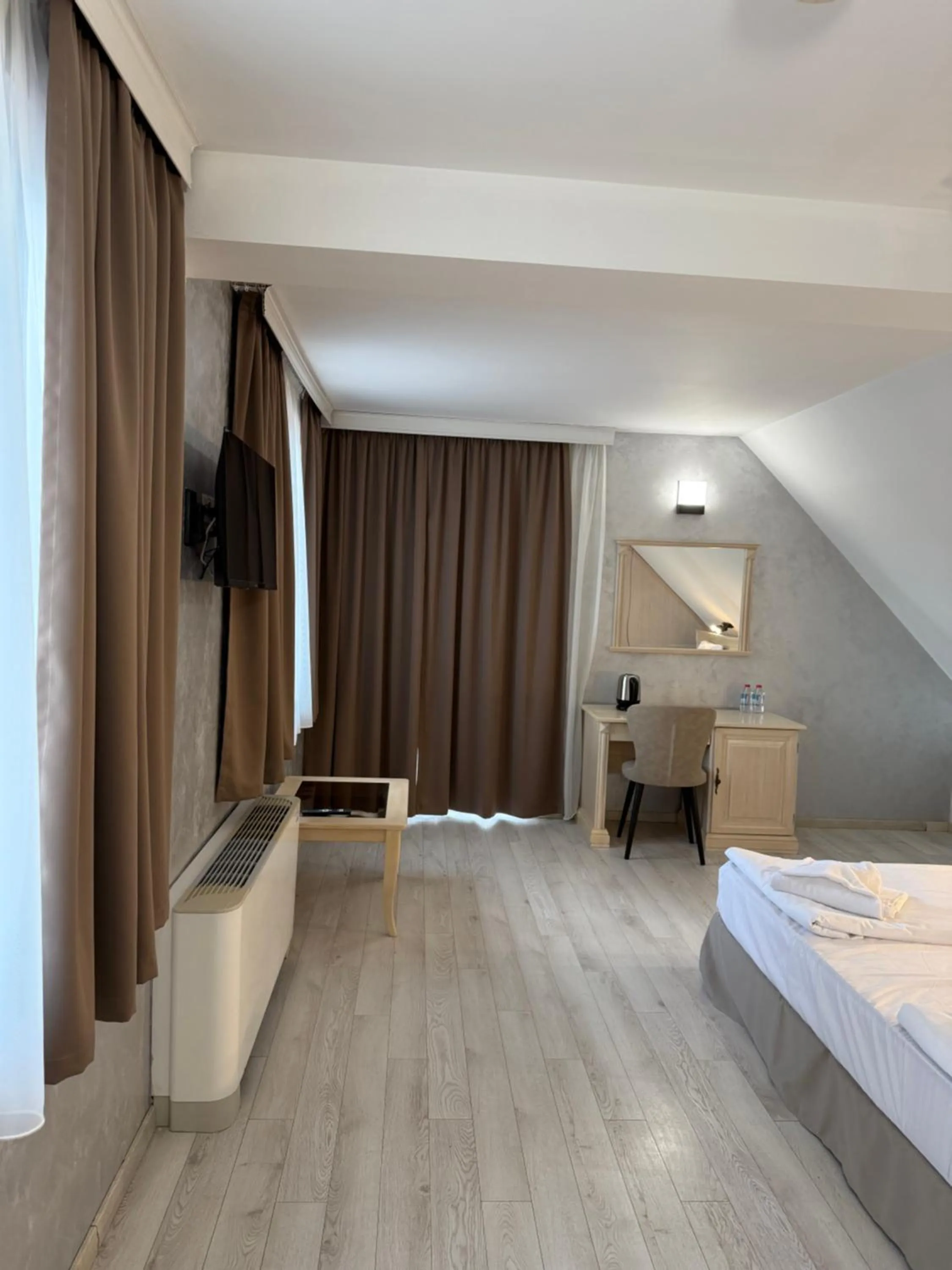 TV and multimedia, Bed in Hotel Aris