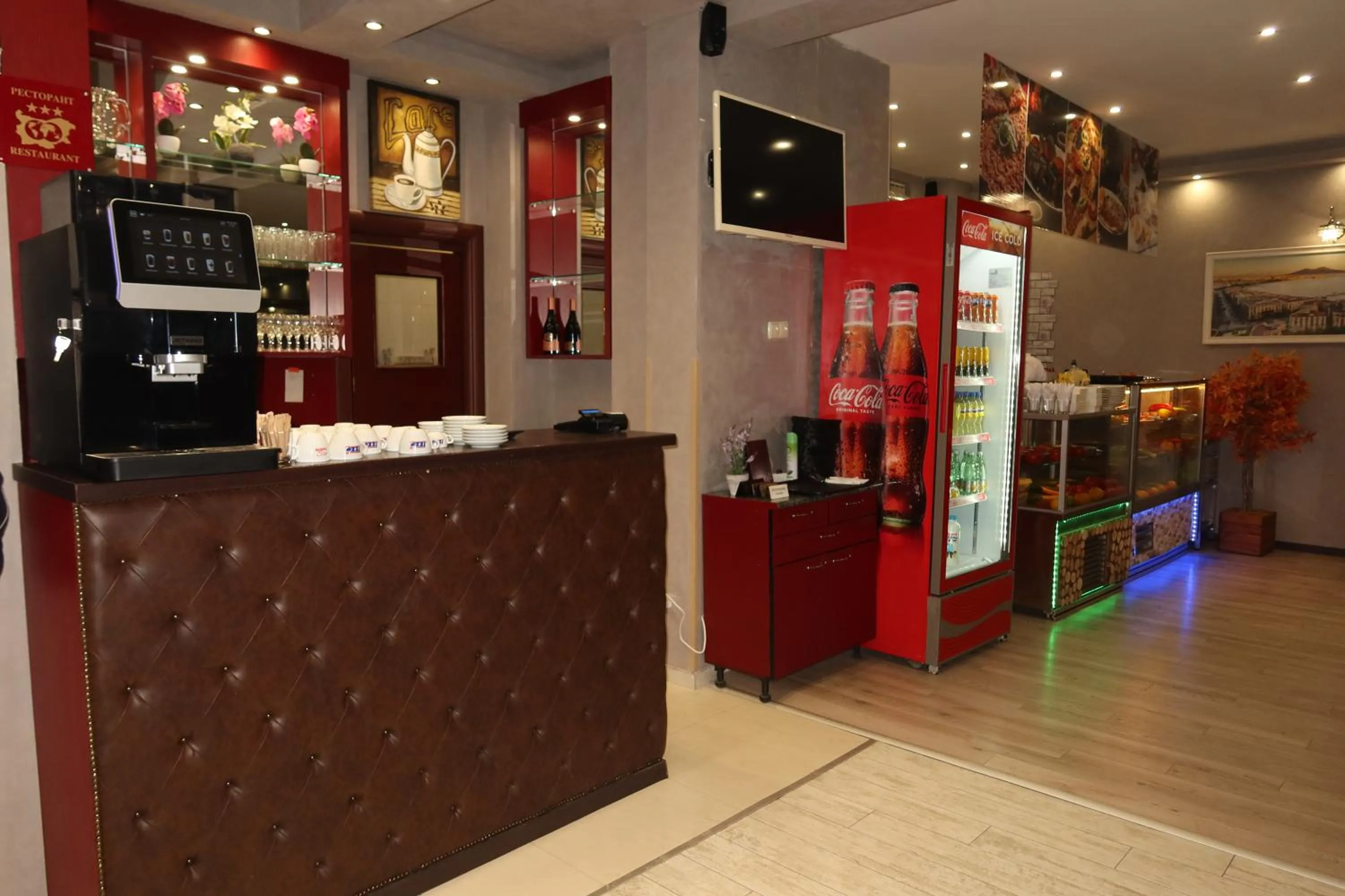 Restaurant/places to eat in Hotel Aris