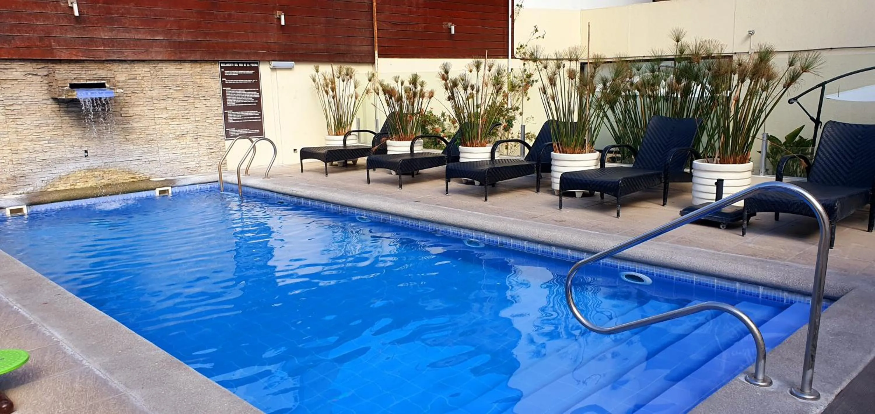 Swimming pool in Gran Cavancha Suite