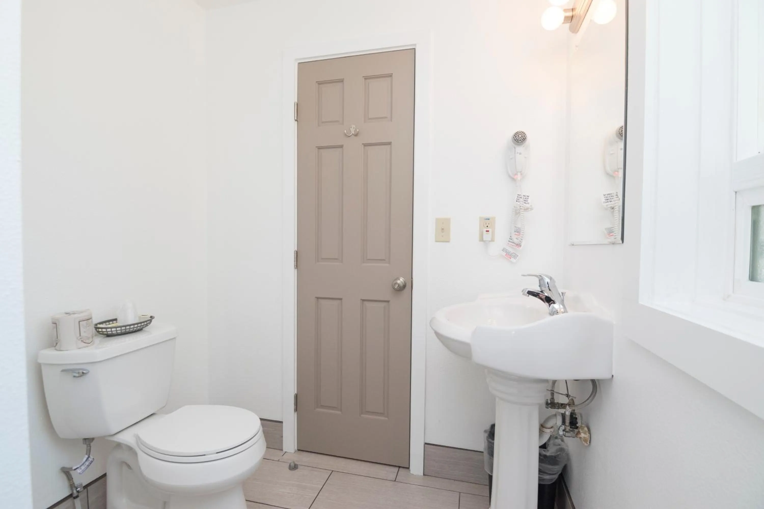 Bathroom in Capitol Hill Motel