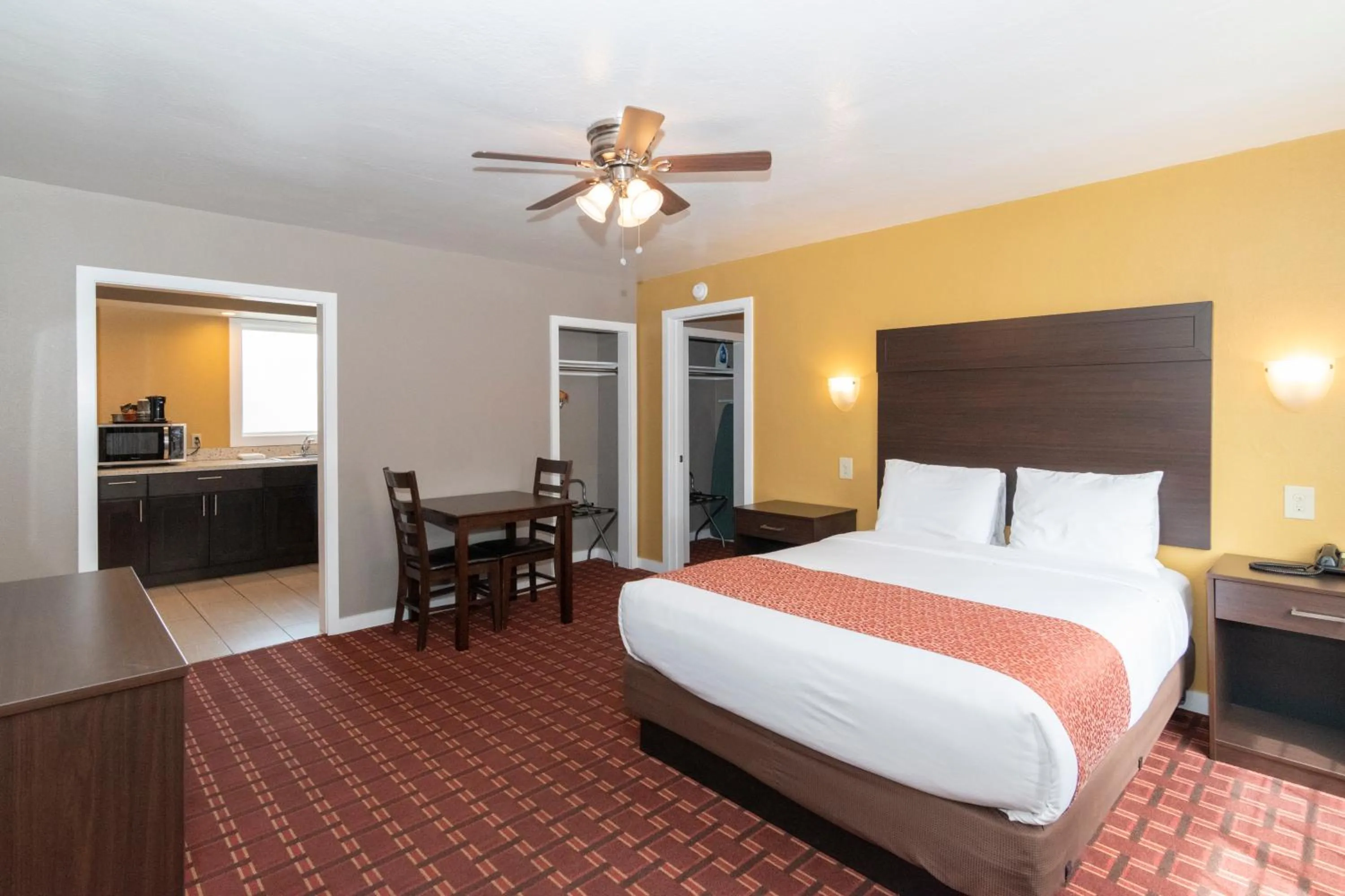 Bed in Capitol Hill Motel