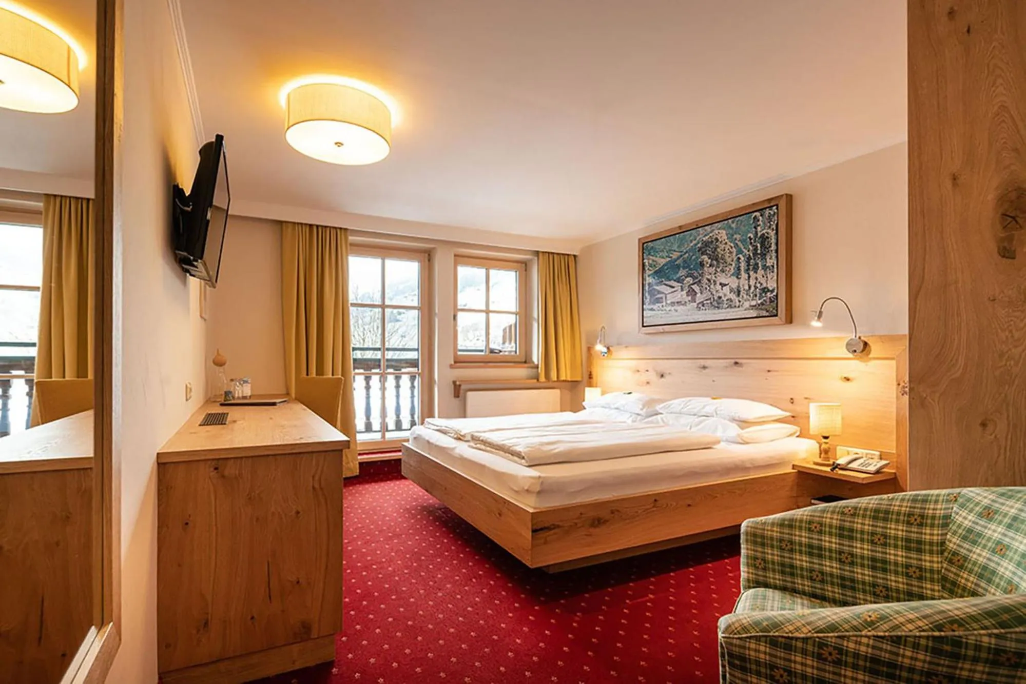 Photo of the whole room, Bed in Hotel Senningerbräu