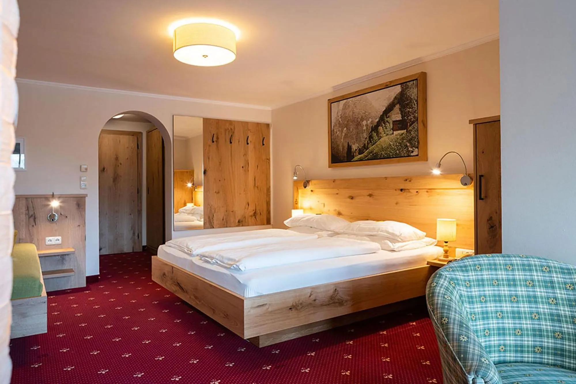 Photo of the whole room, Bed in Hotel Senningerbräu