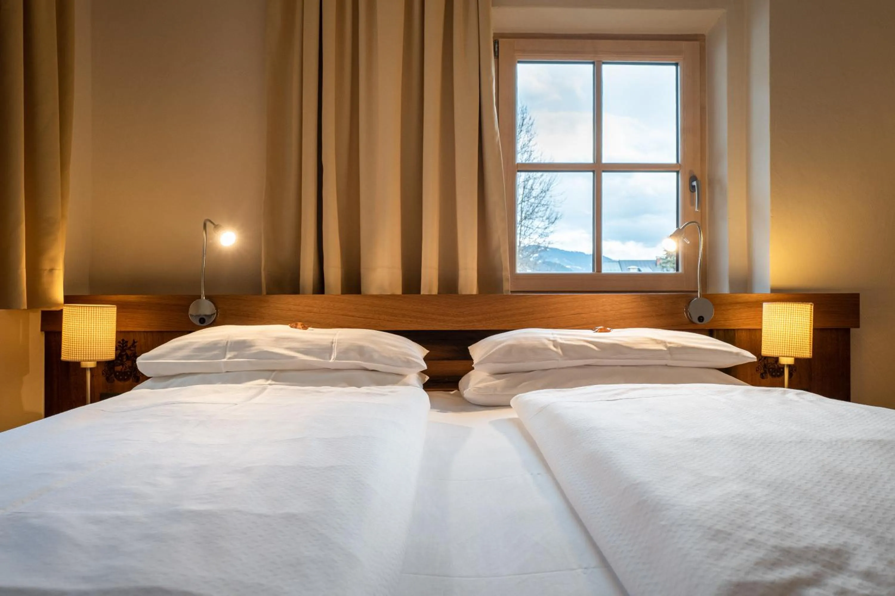 Photo of the whole room, Bed in Hotel Senningerbräu