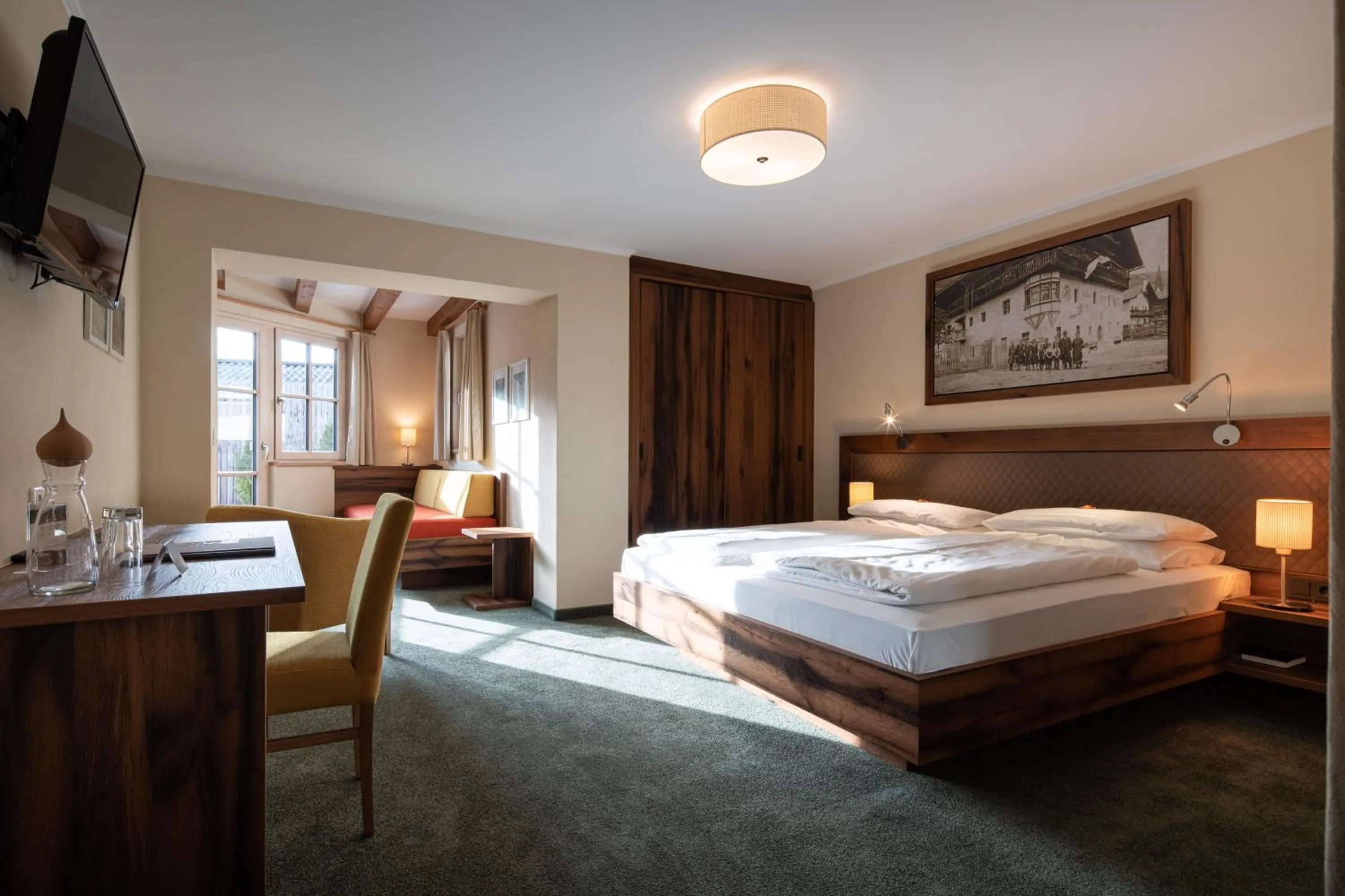 Photo of the whole room, Bed in Hotel Senningerbräu