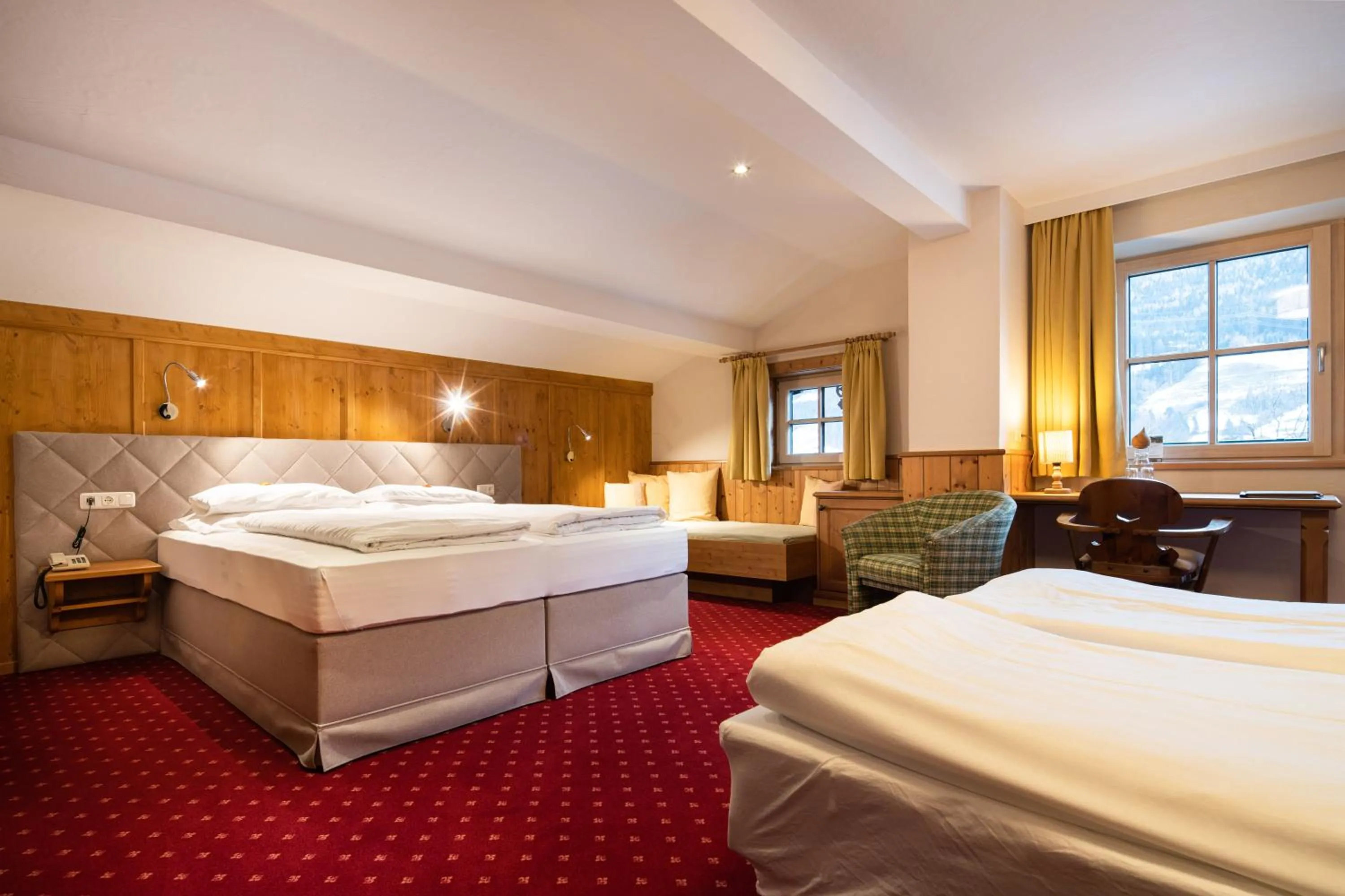 Bedroom, Bed in Hotel Senningerbräu