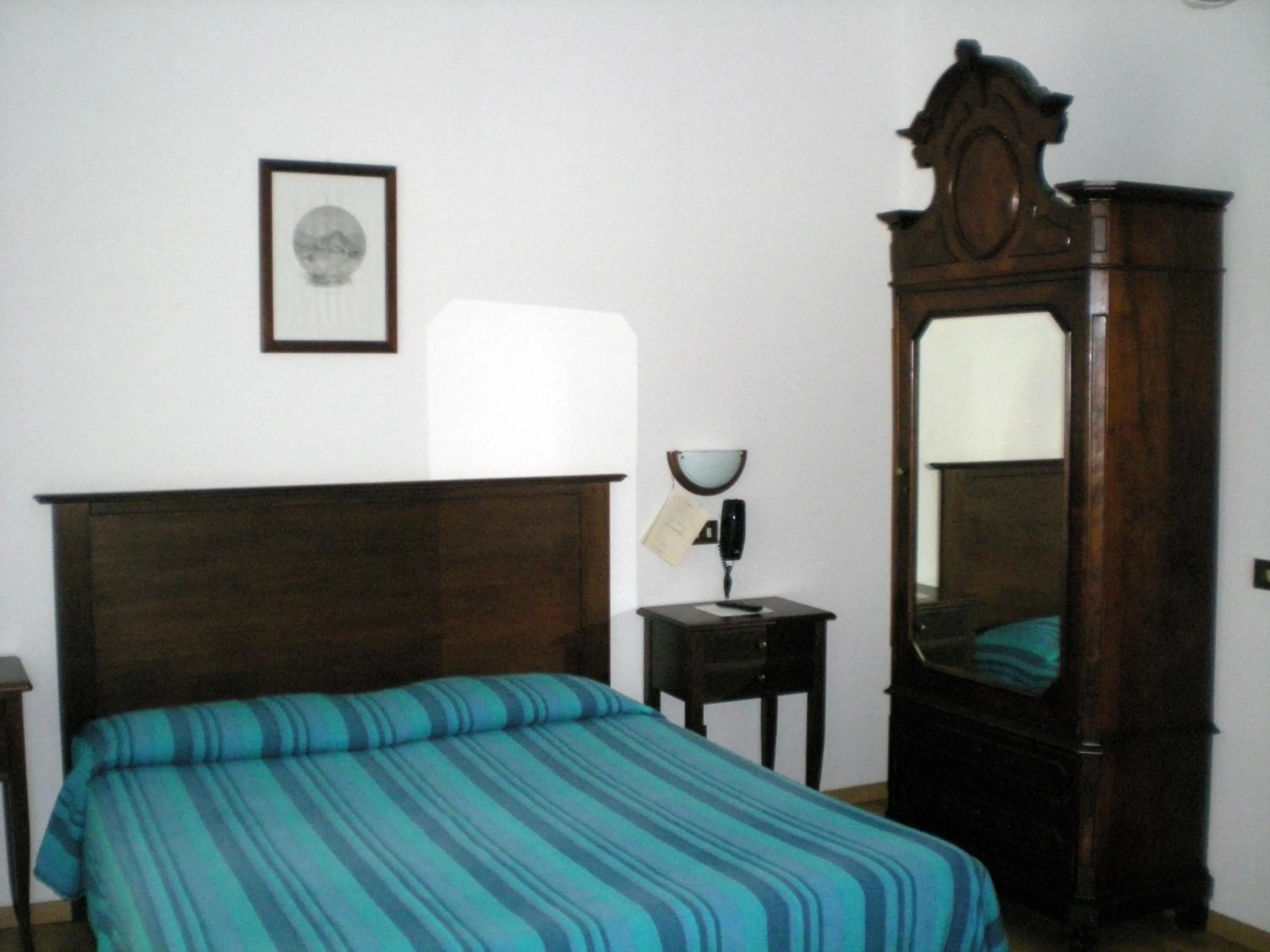 Bedroom, Bed in Hotel La Locanda