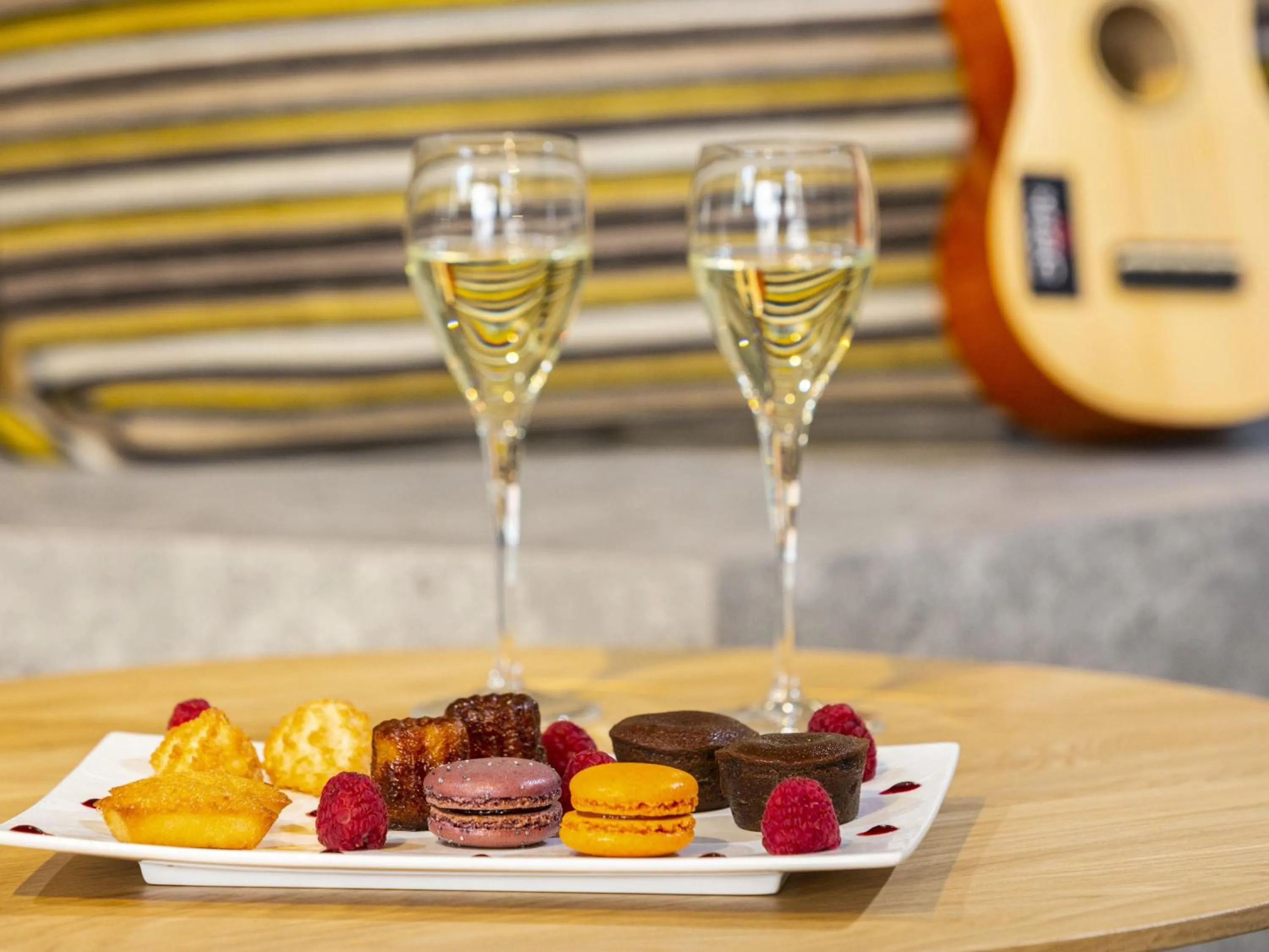 Lounge or bar in Ibis Centre Millau