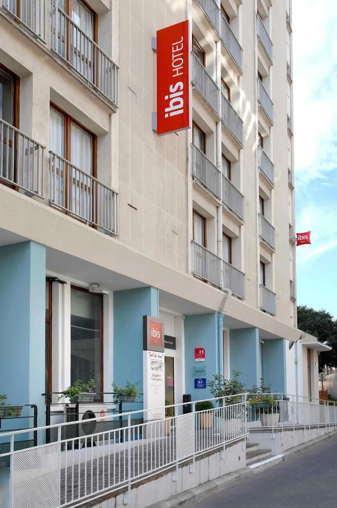 Property building in Ibis Centre Millau