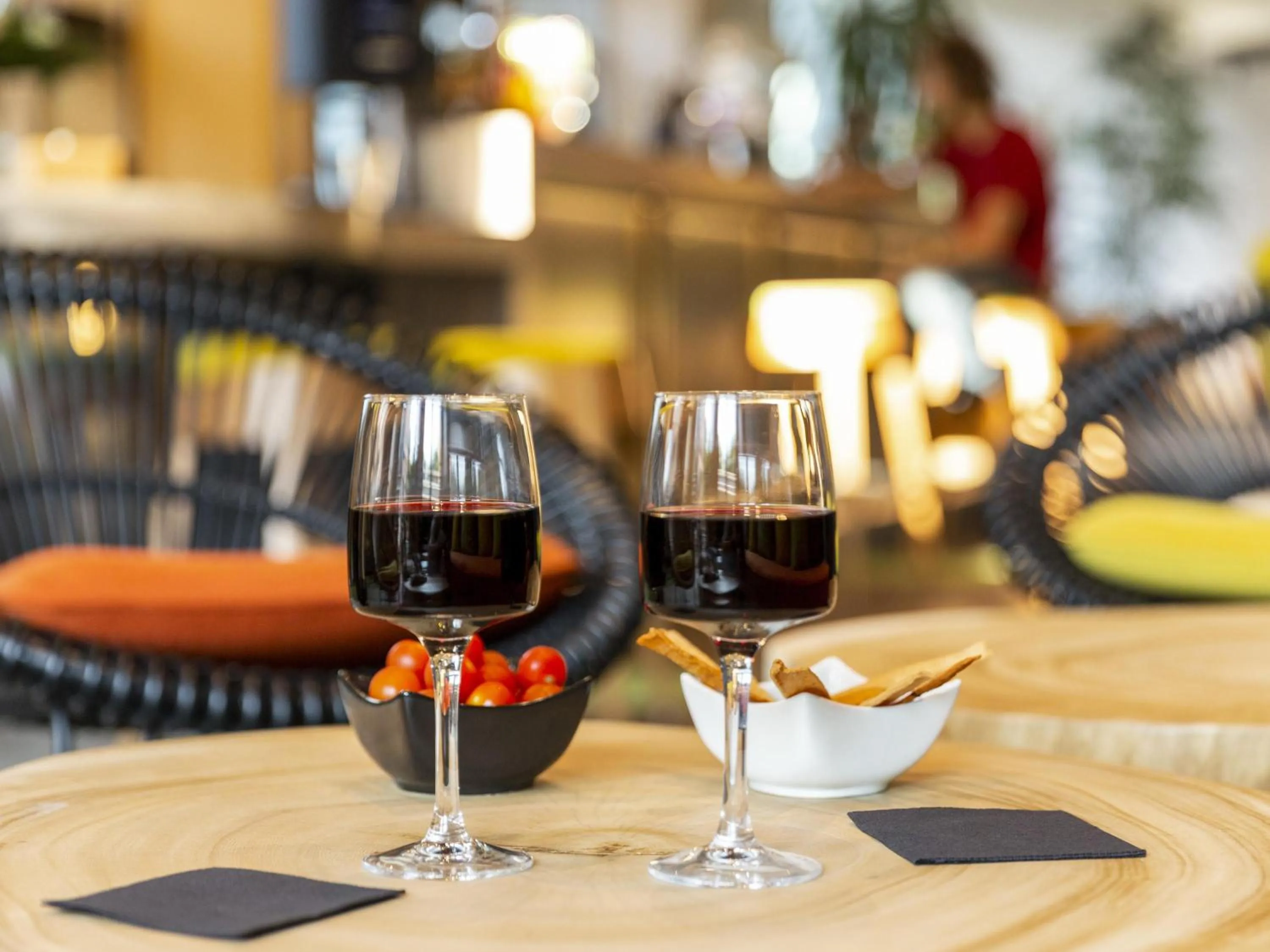 Lounge or bar in Ibis Centre Millau