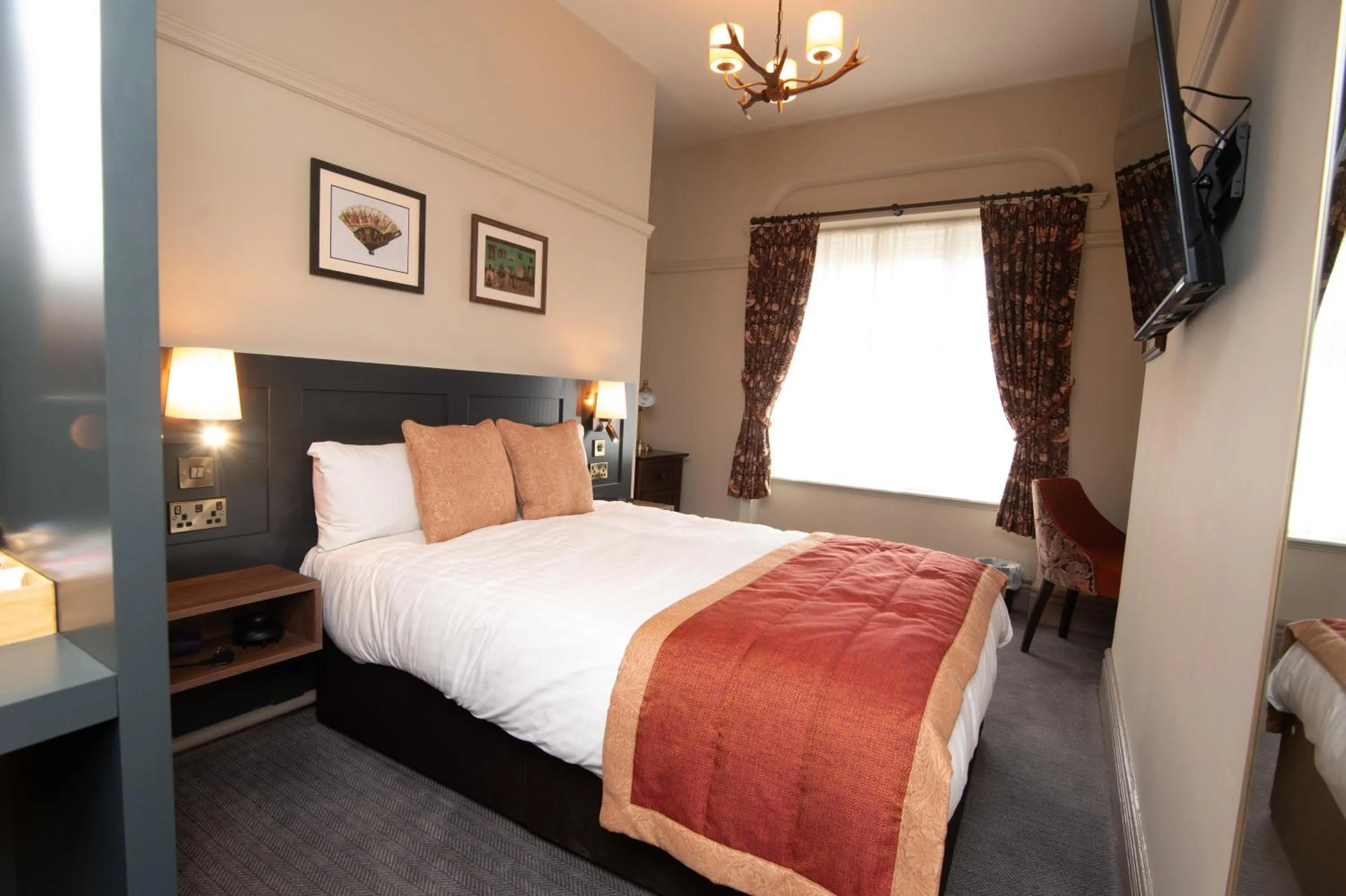 Bed in The Dukeries Lodge, Edwinstowe, Nottinghamshire