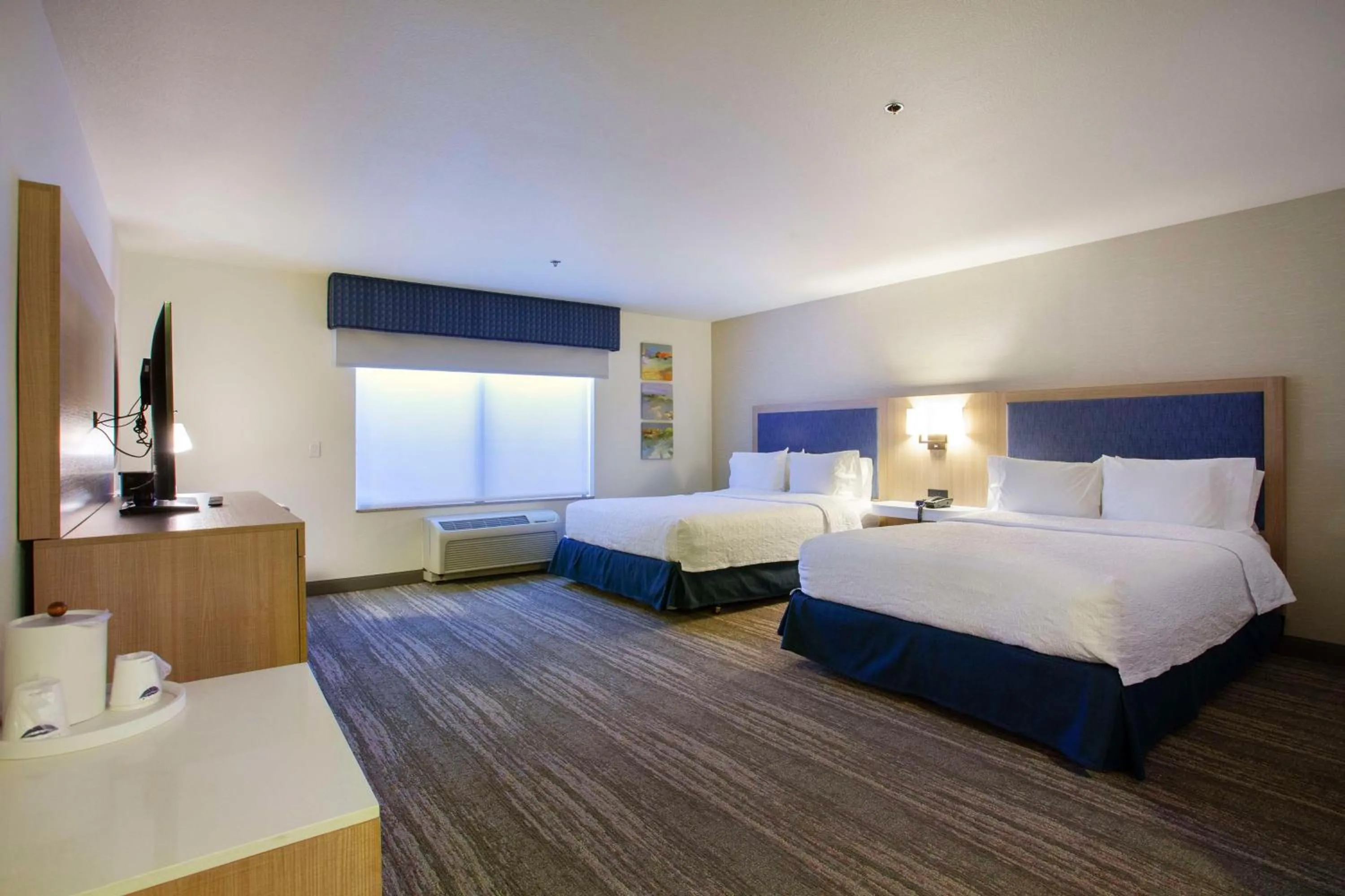 Bed in Hampton Inn & Suites Mountain Home