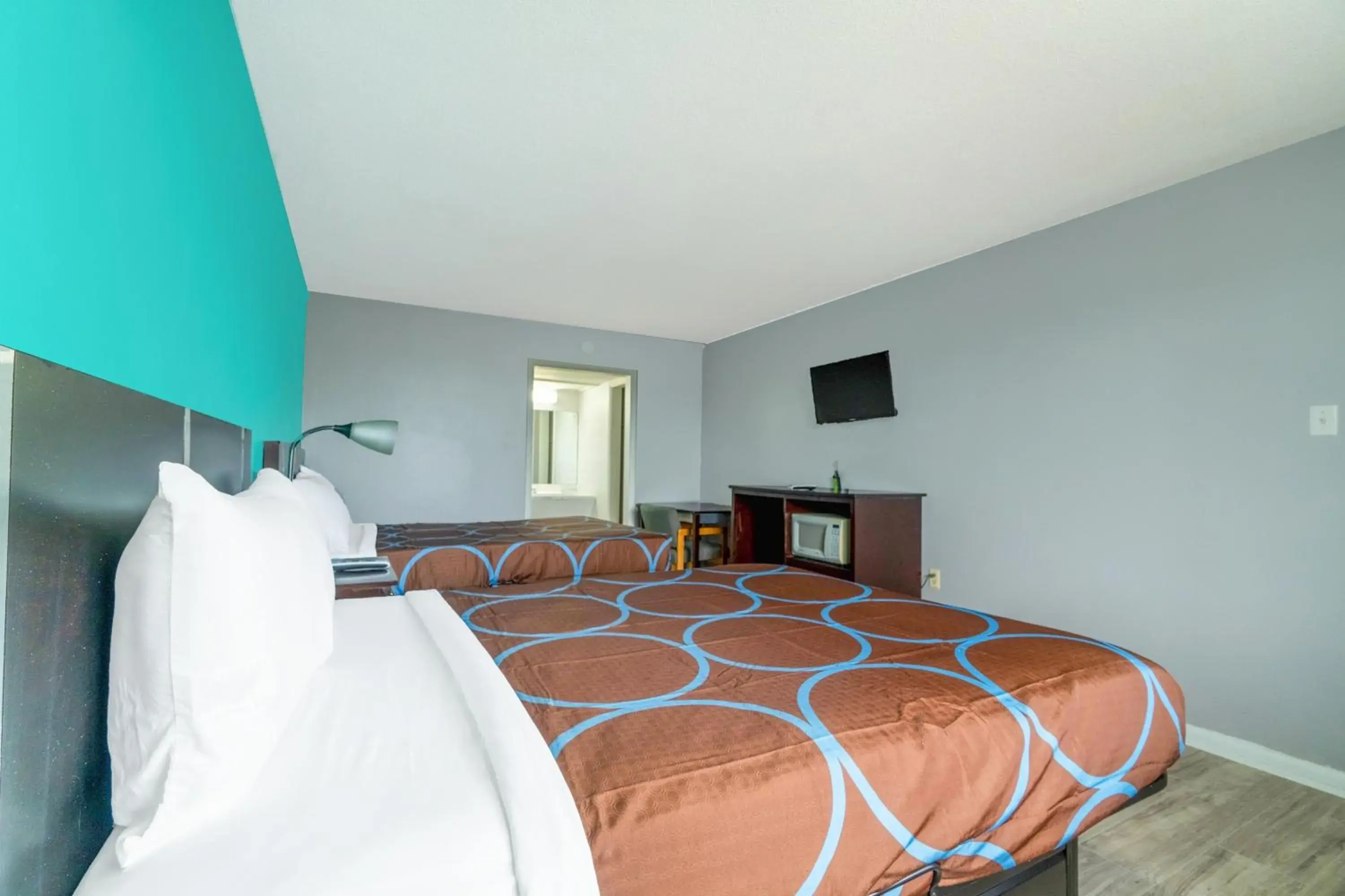 2 Queen Bed Smoking in Lamplighter Inn By OYO Independence 2 Queen Bed Smoking in Lamplighter Inn By OYO Independence