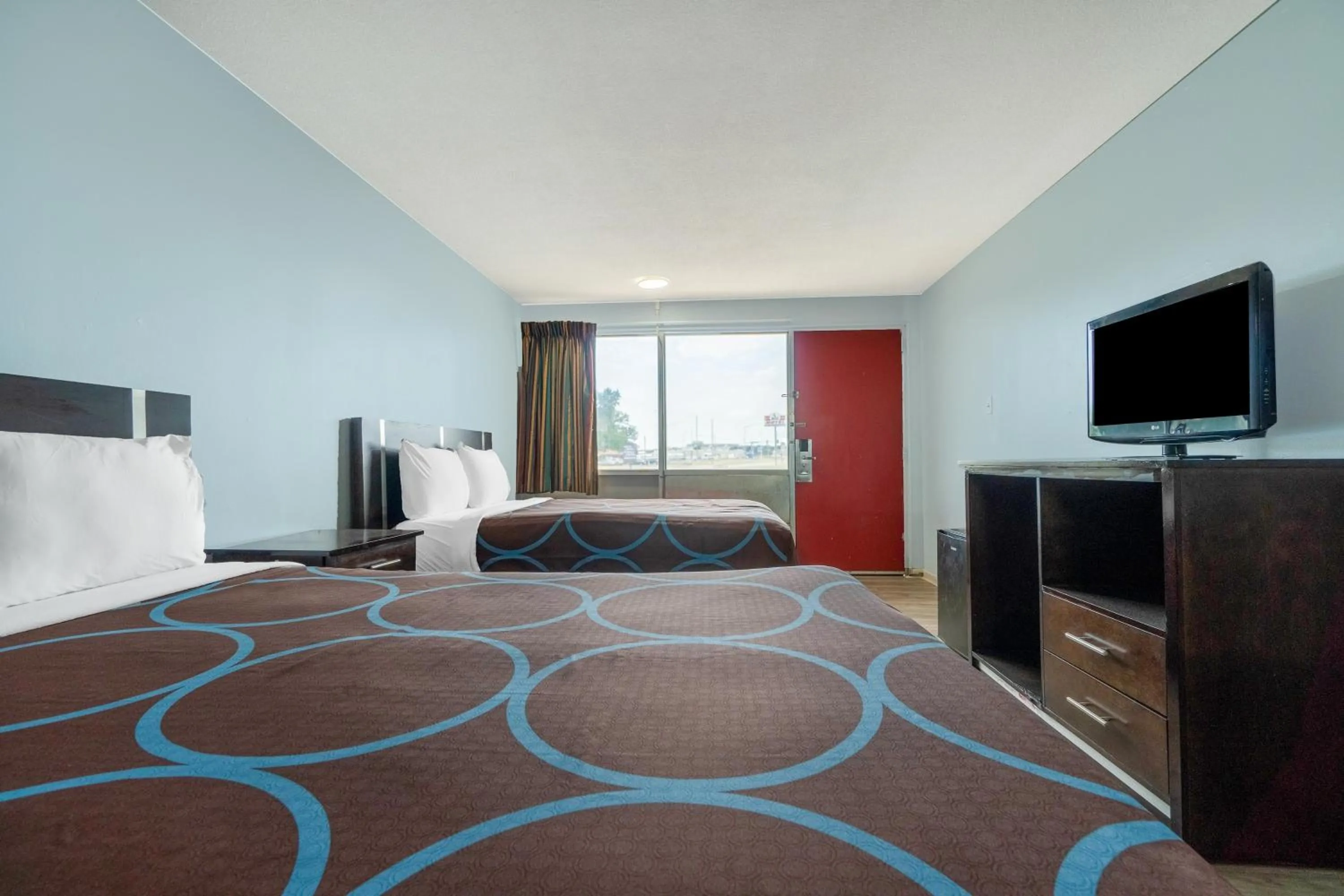 Bedroom in Lamplighter Inn By OYO Independence