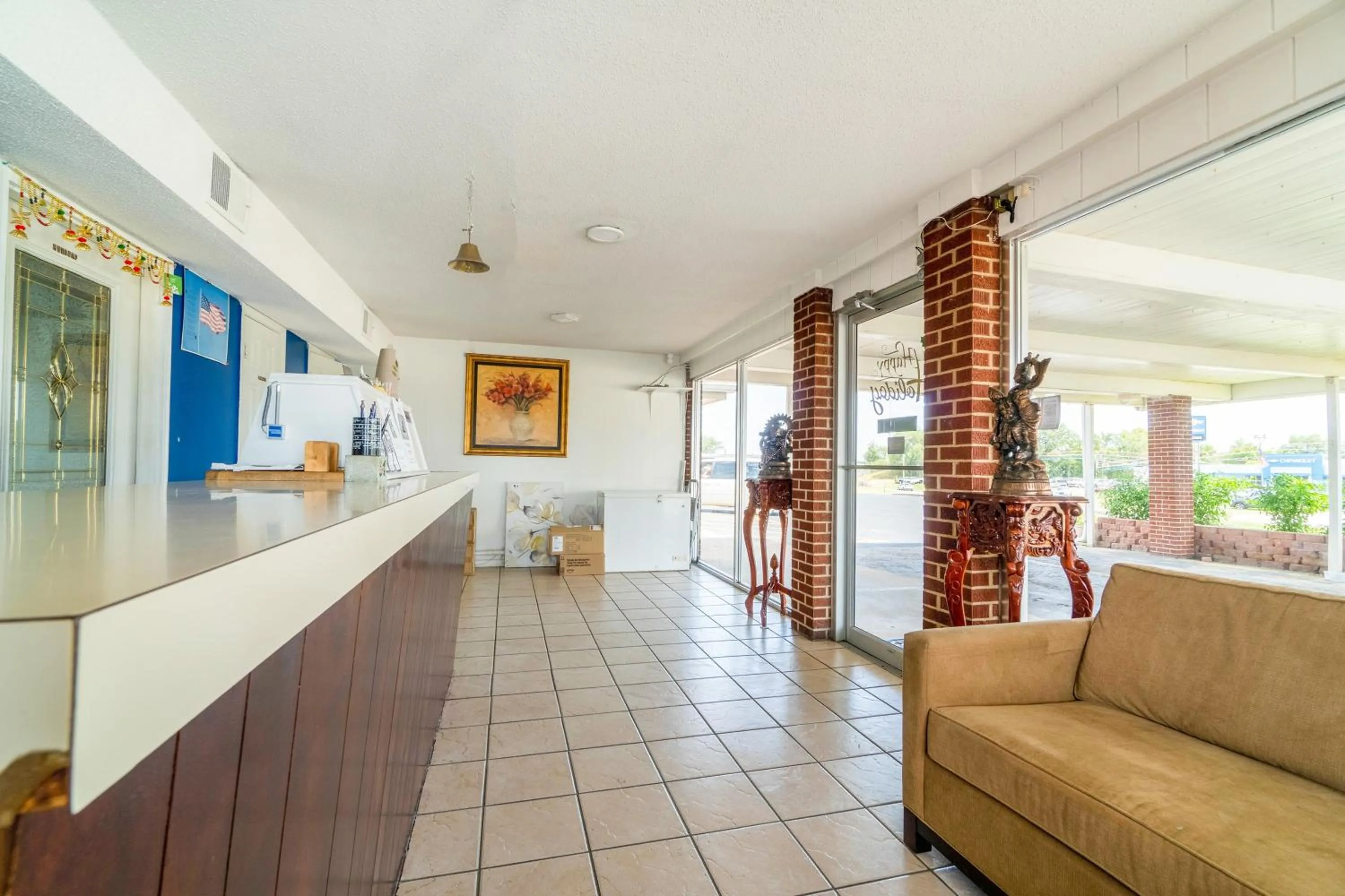 Lobby or reception in Lamplighter Inn By OYO Independence