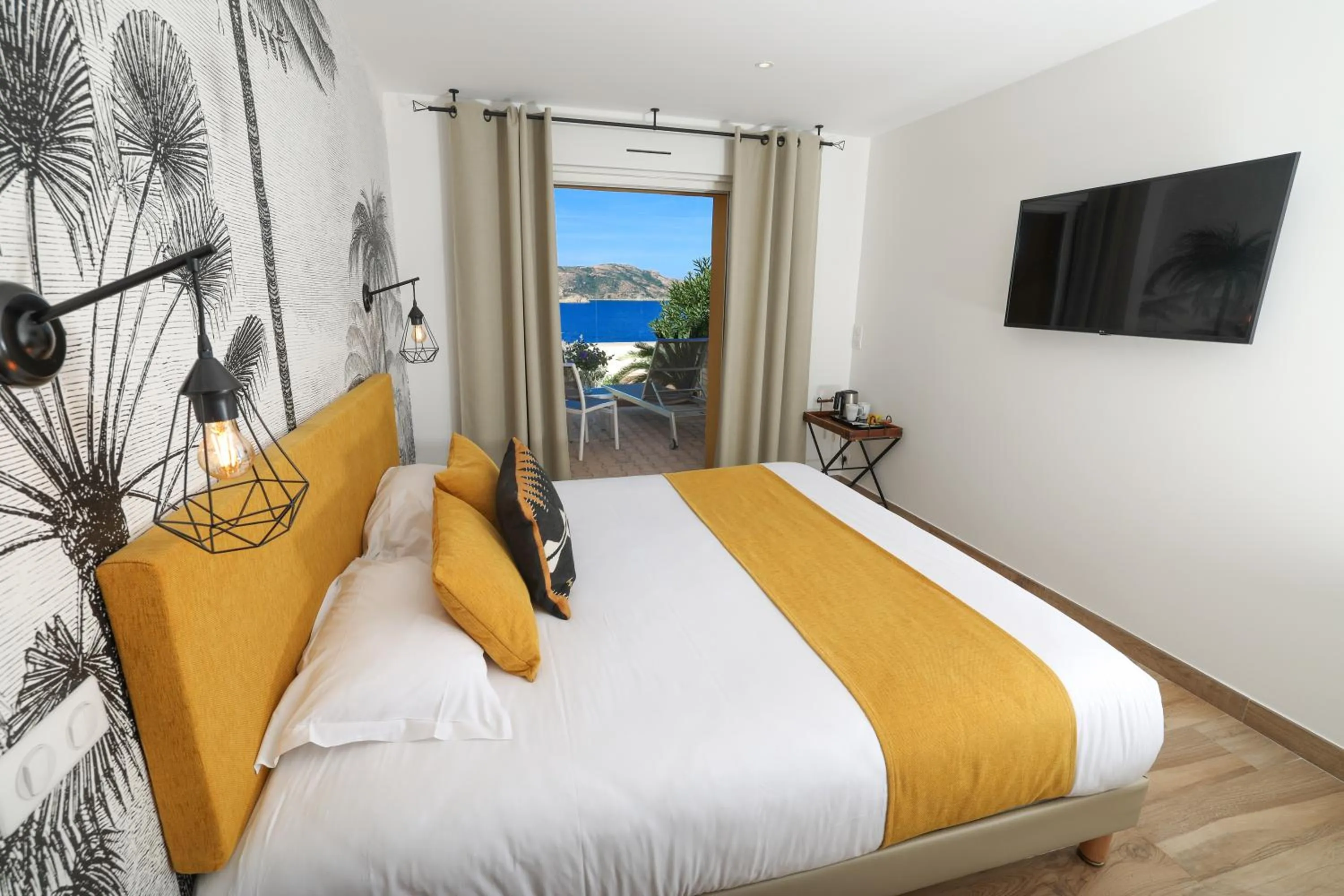 Photo of the whole room, Bed in Le Saint Erasme, Hotel Eco Friendly