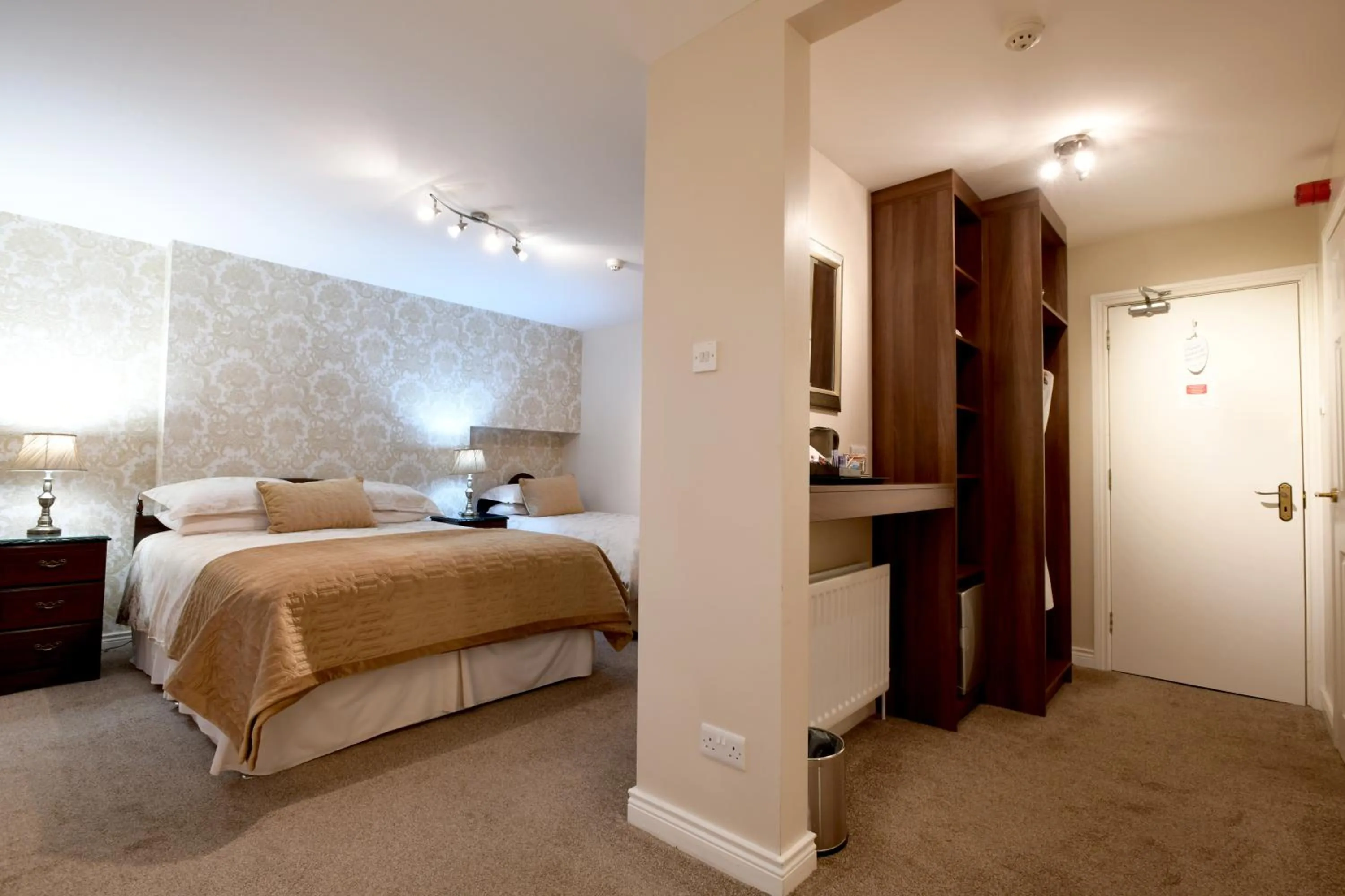 Photo of the whole room, Bed in Cul-Erg House & Kitchen