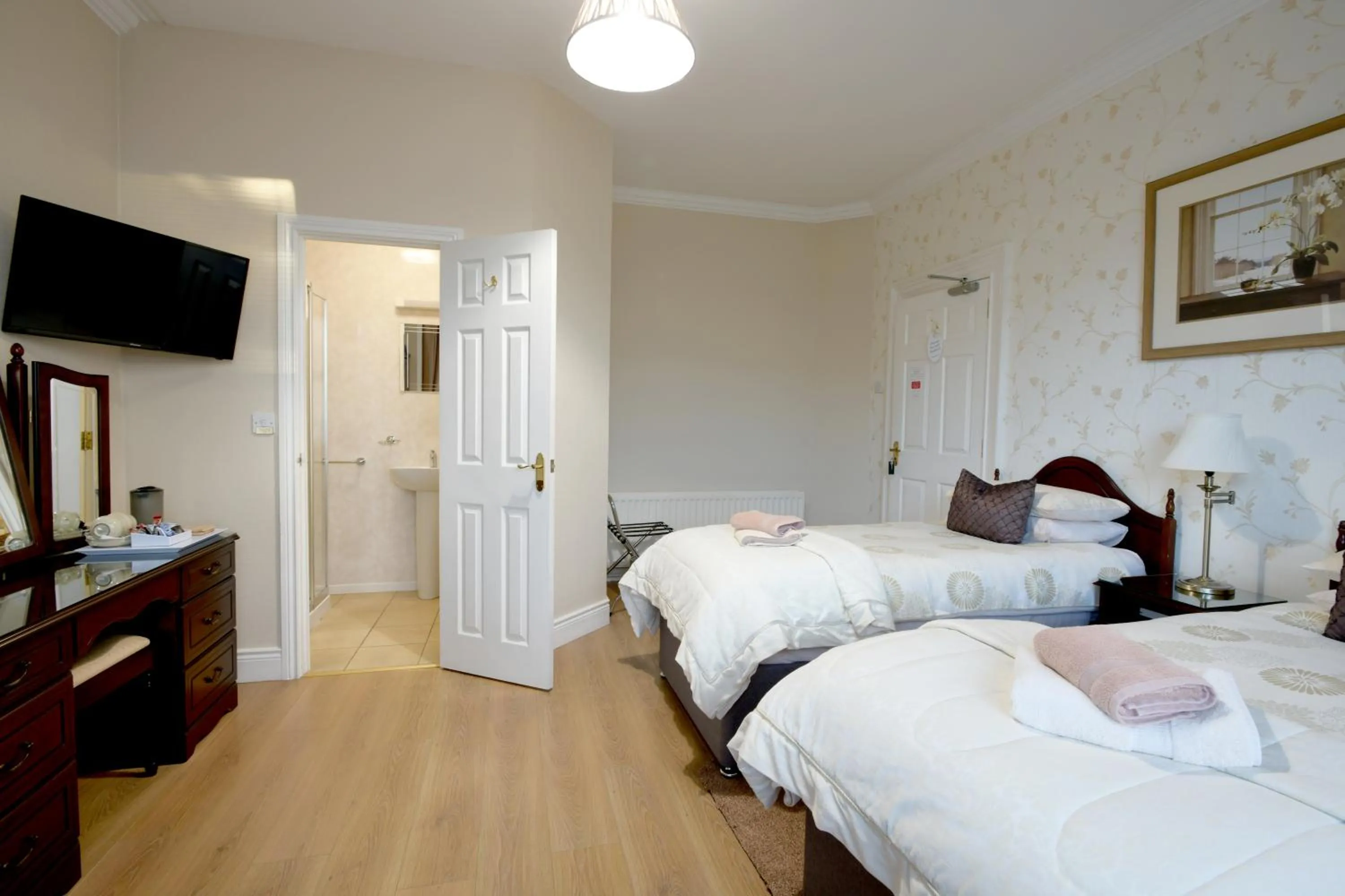 Bedroom, Bed in Cul-Erg House & Kitchen