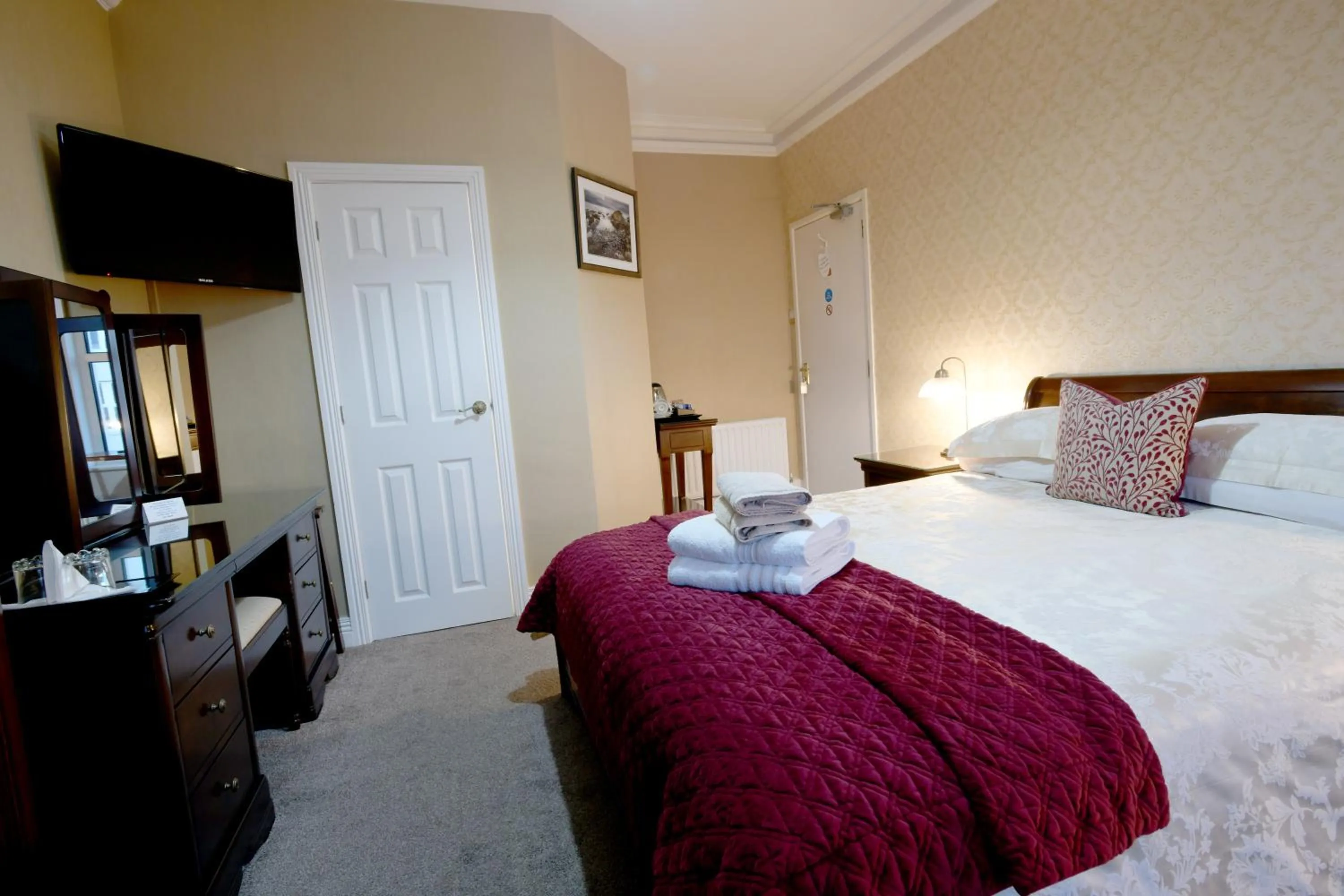 Bedroom, Bed in Cul-Erg House & Kitchen