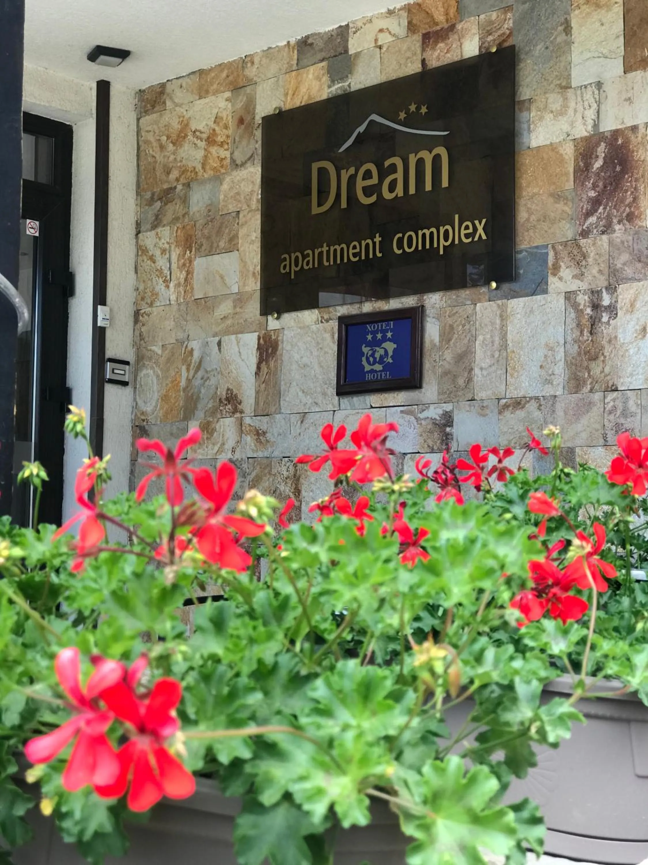 Facade/entrance in Apart Hotel Dream