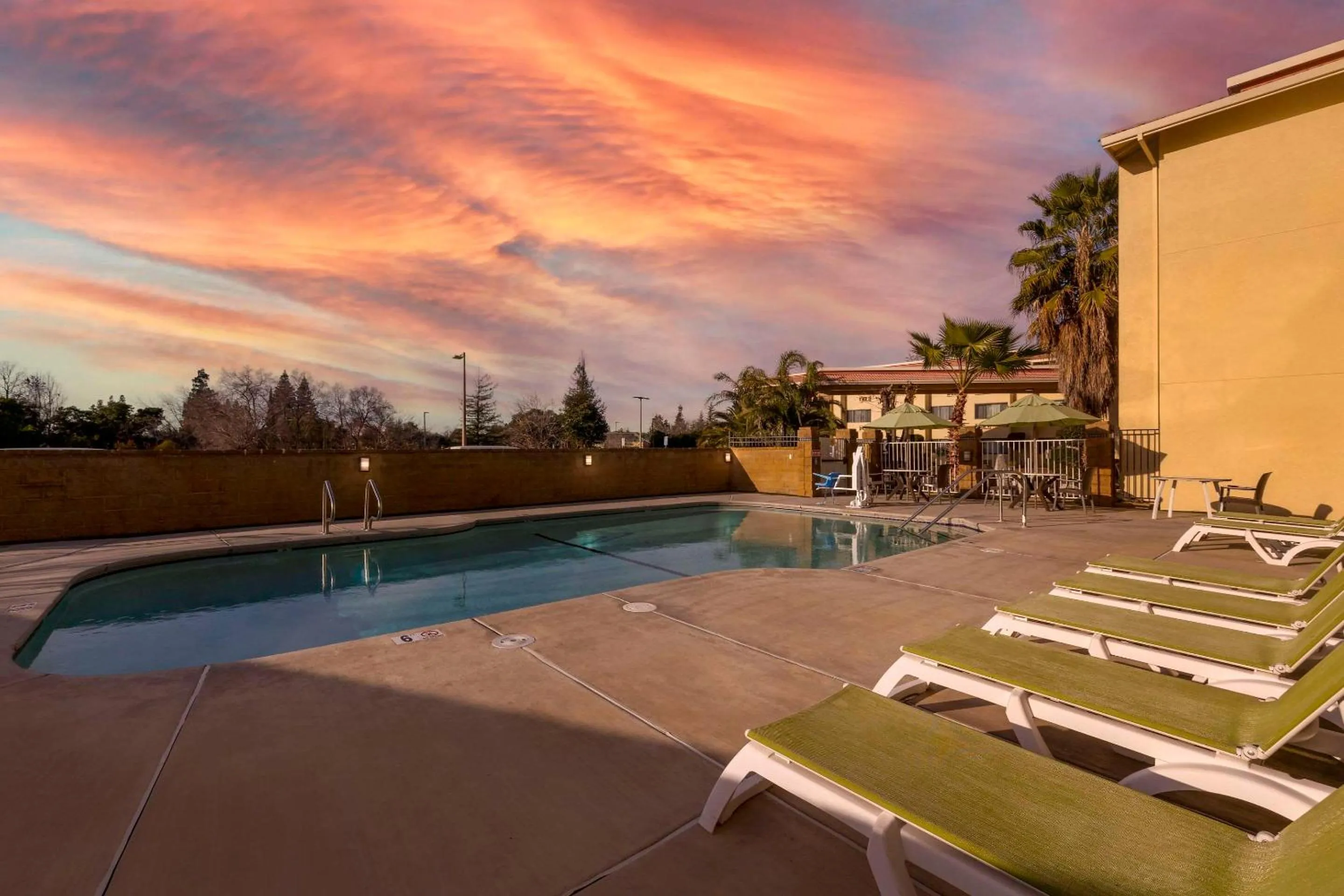 Property building in Comfort Inn & Suites Rocklin - Roseville