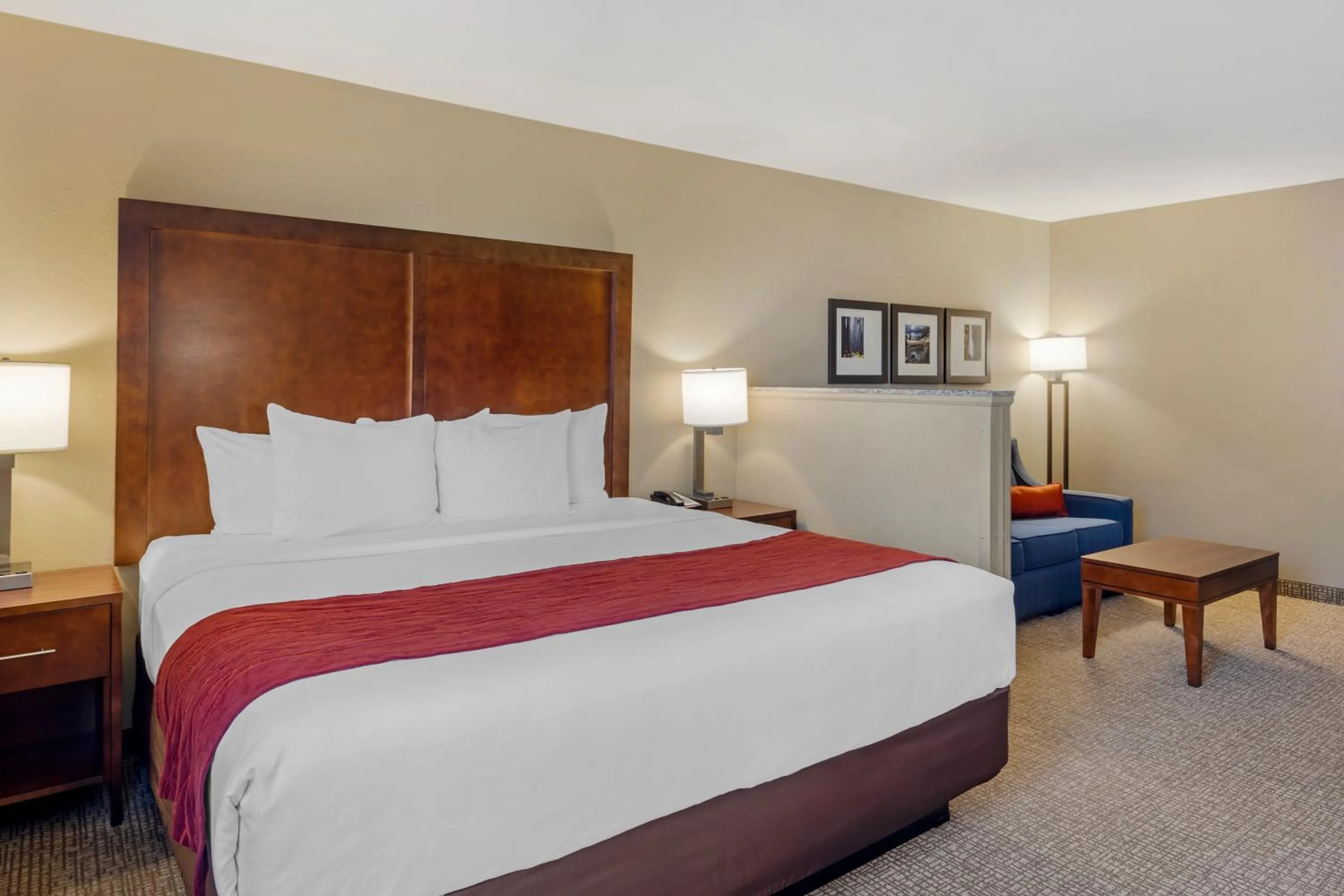Bed in Comfort Inn & Suites Rocklin - Roseville