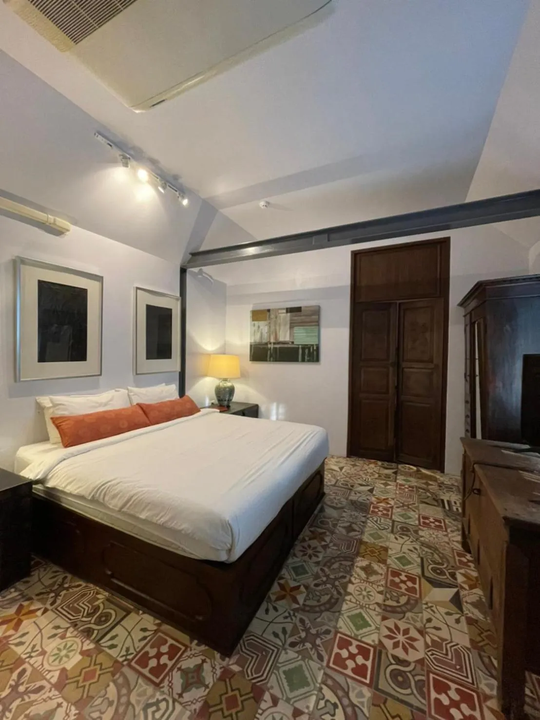 Bed in JARITT NyMMANH