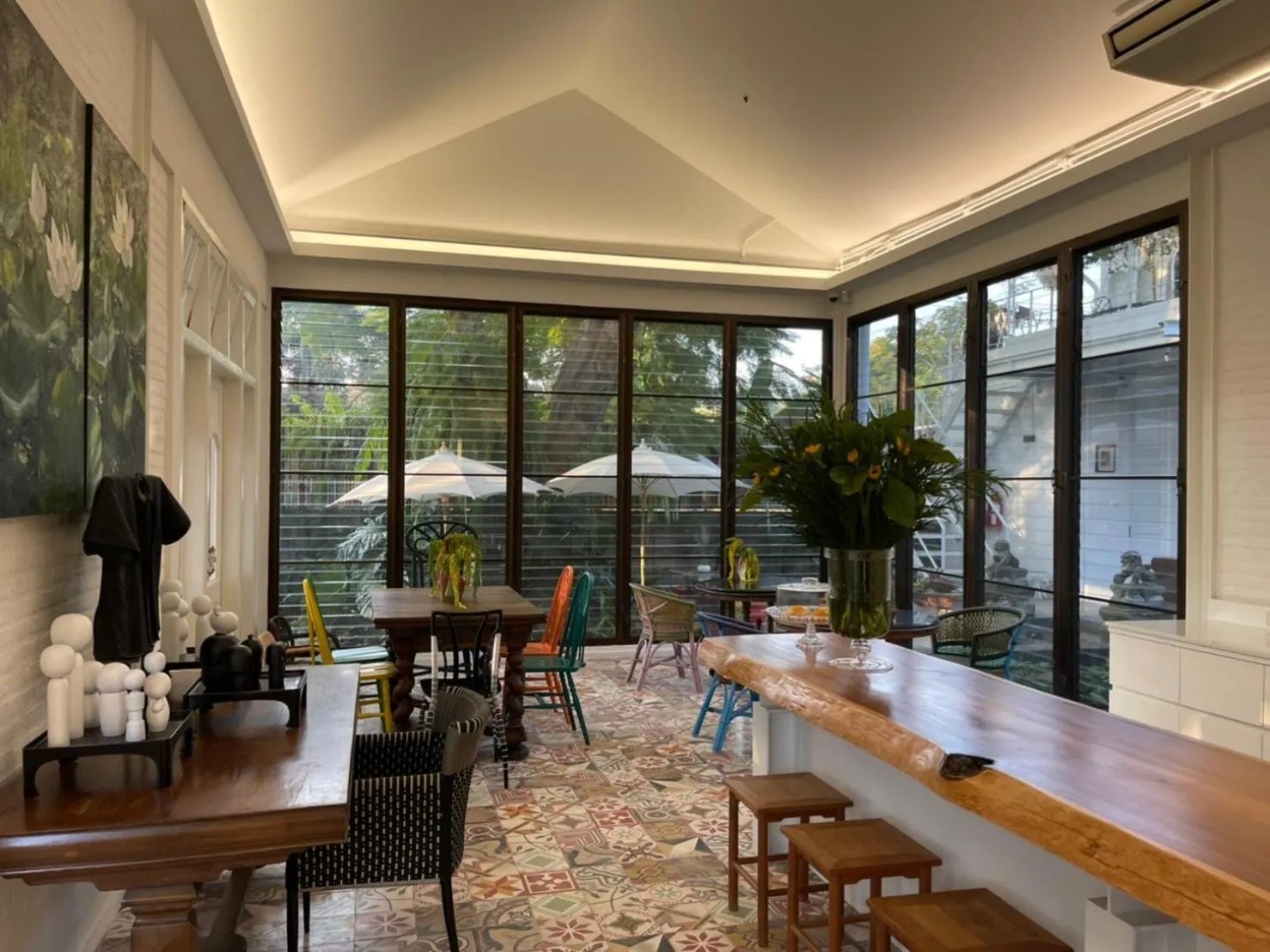 Restaurant/places to eat in JARITT NyMMANH