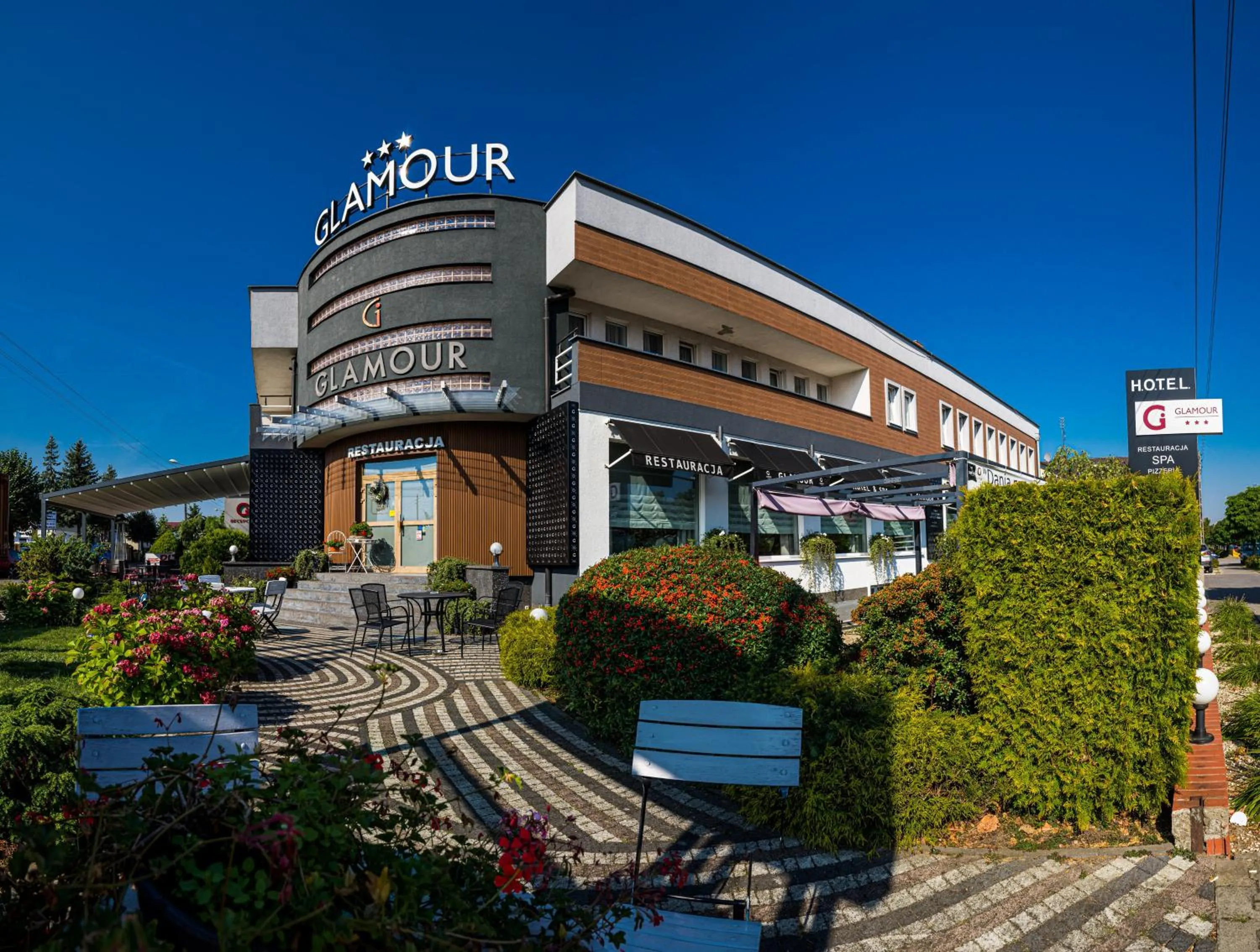 Property building in GLAMOUR - Restaurant & SPA