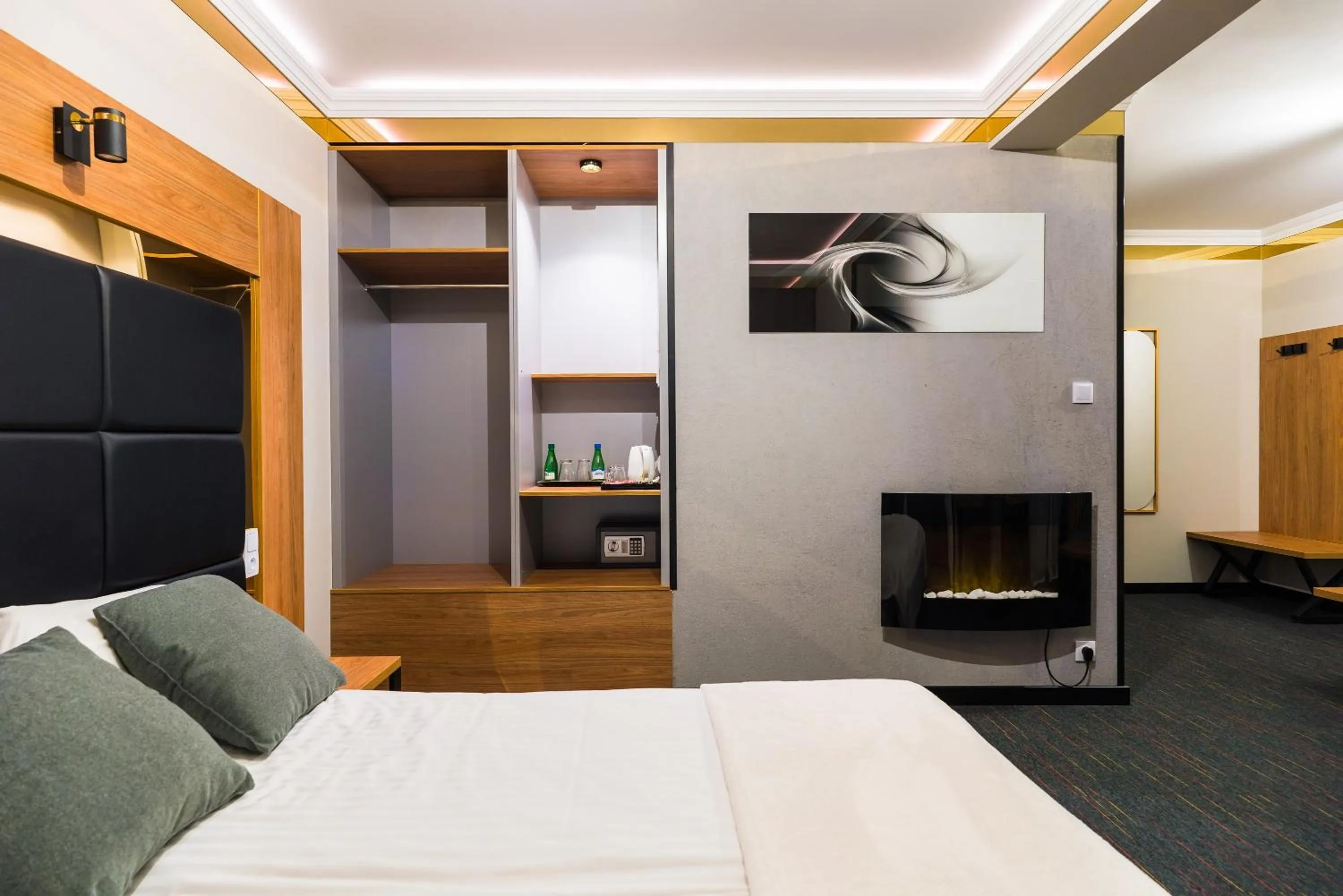 Bedroom, Bed in GLAMOUR - Restaurant & SPA