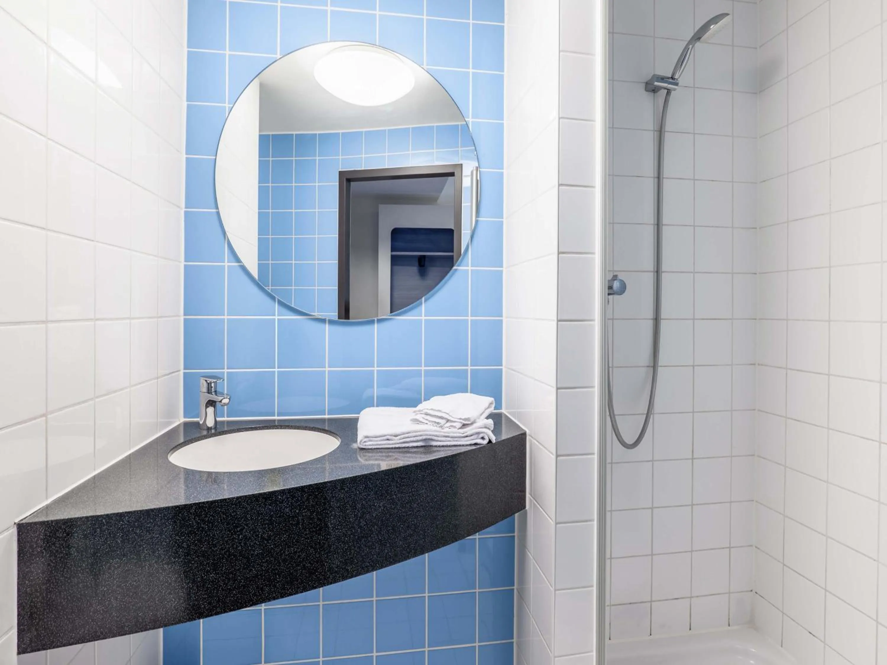 Shower in B&B Hotel Heilbronn