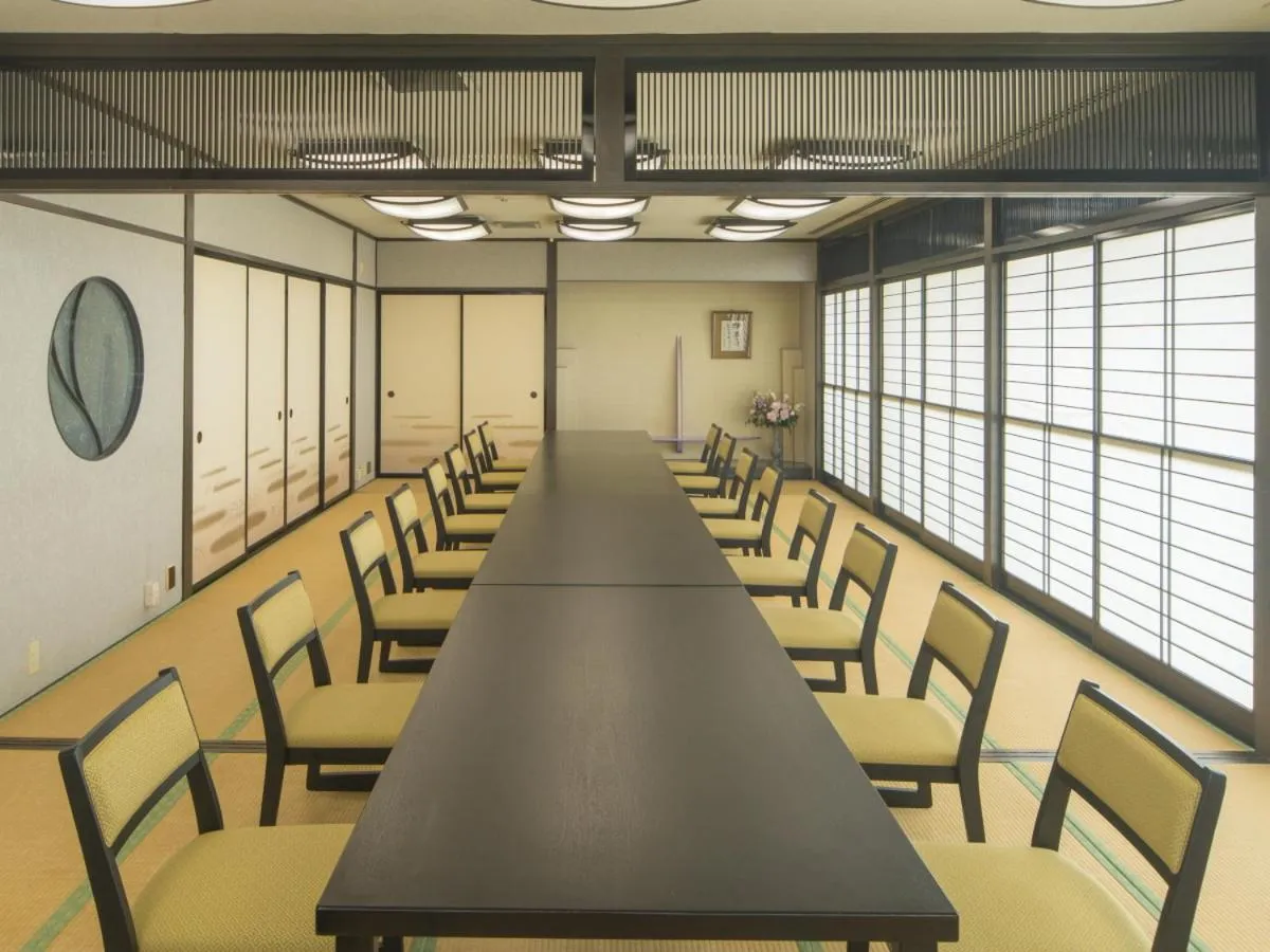 Restaurant/places to eat in Sky Hotel Namerikawa