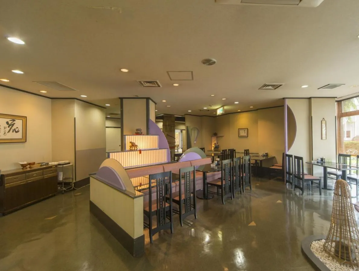 Restaurant/places to eat in Sky Hotel Namerikawa